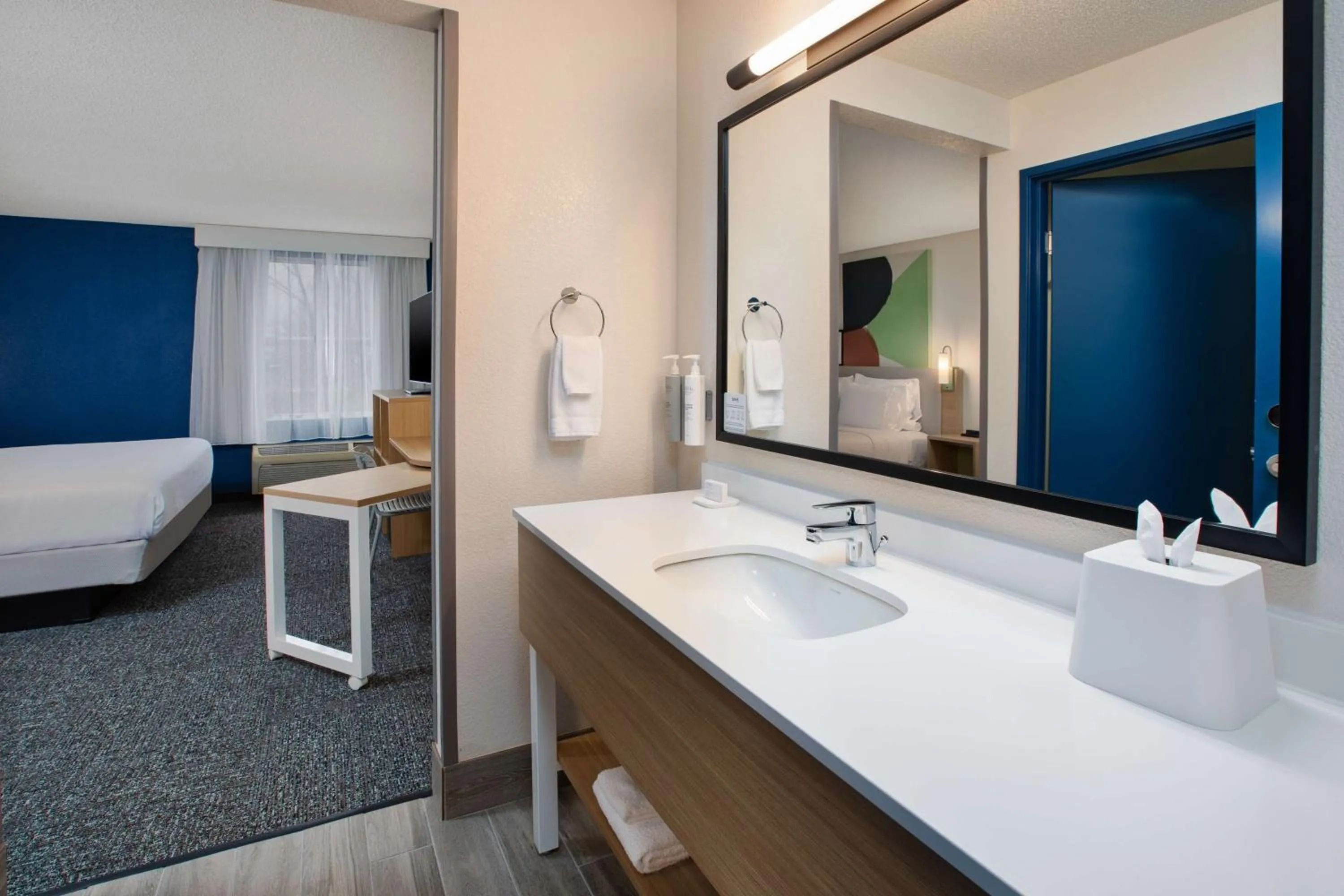Bathroom, Bed in Spark by Hilton Walker Grand Rapids North