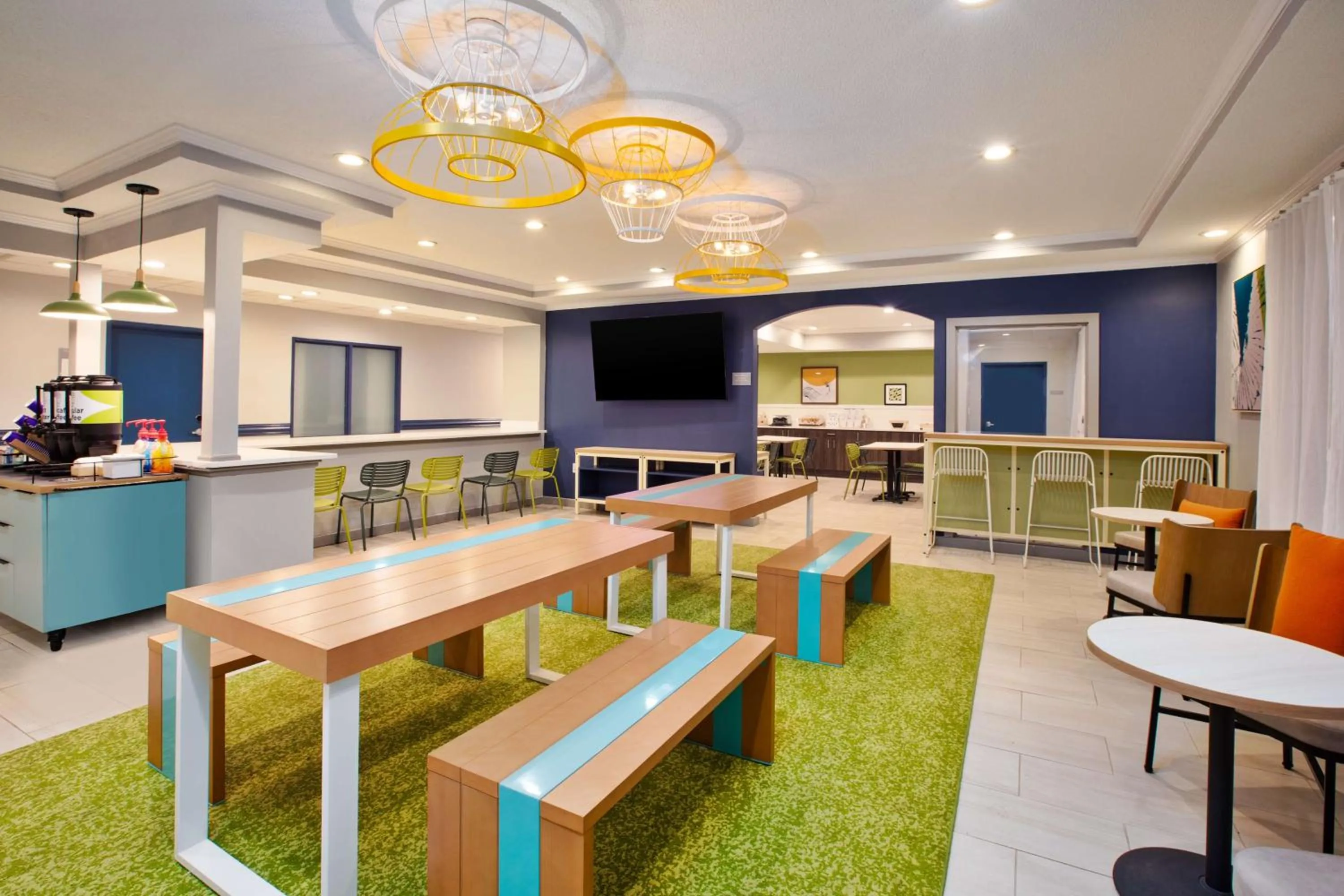 Lobby or reception in Spark by Hilton Walker Grand Rapids North