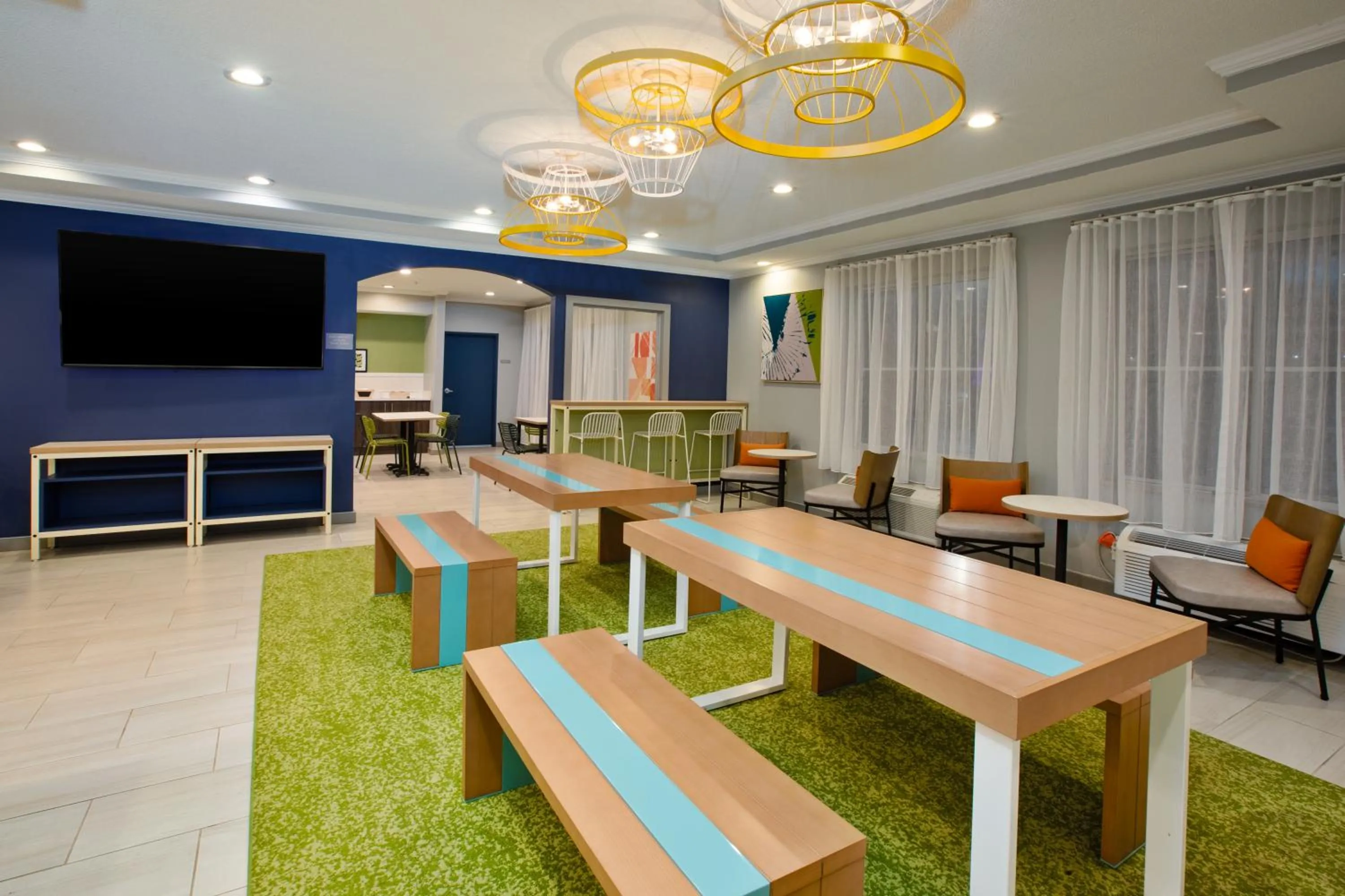 Lobby or reception in Spark by Hilton Walker Grand Rapids North