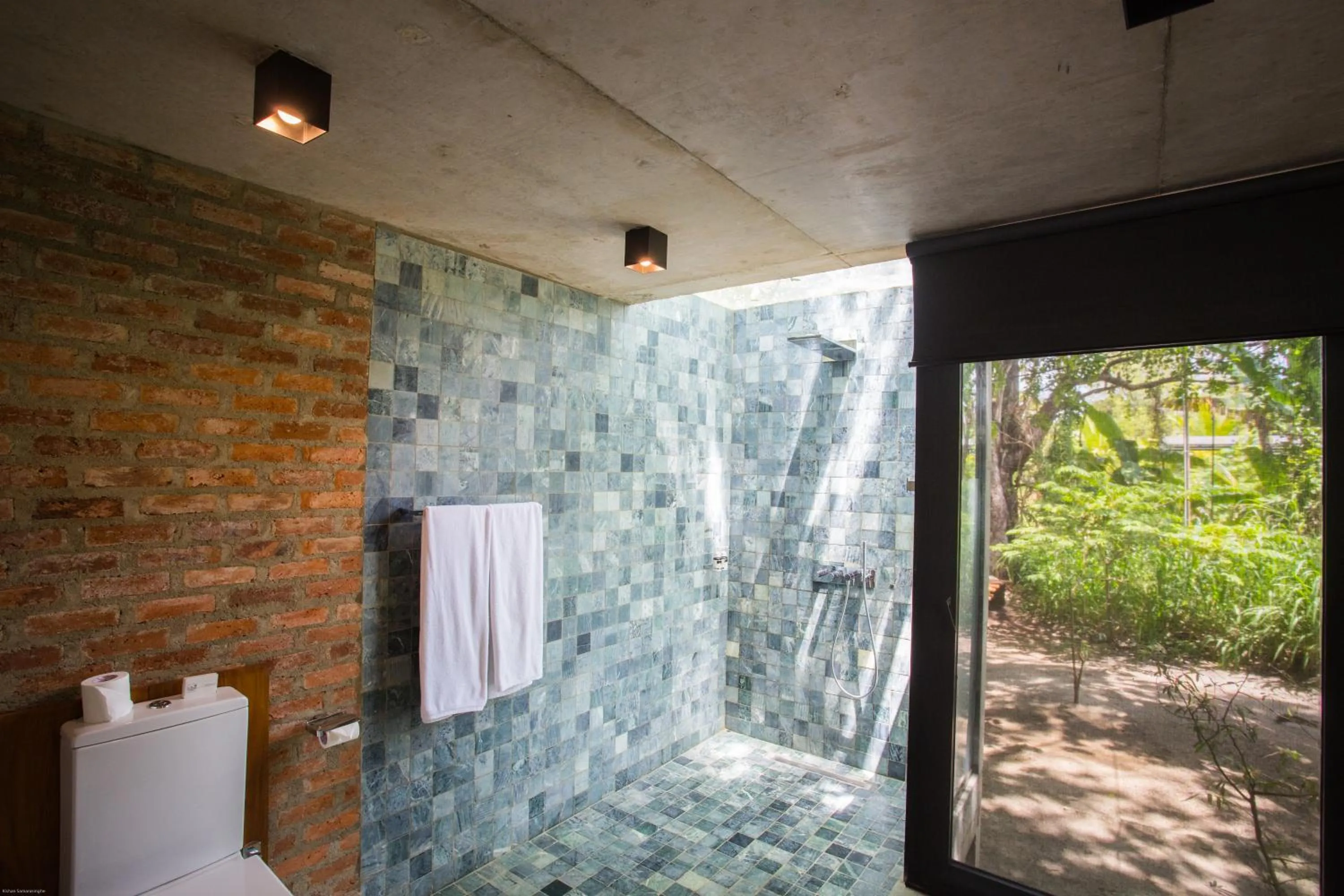 Bathroom in Kalundewa Retreat