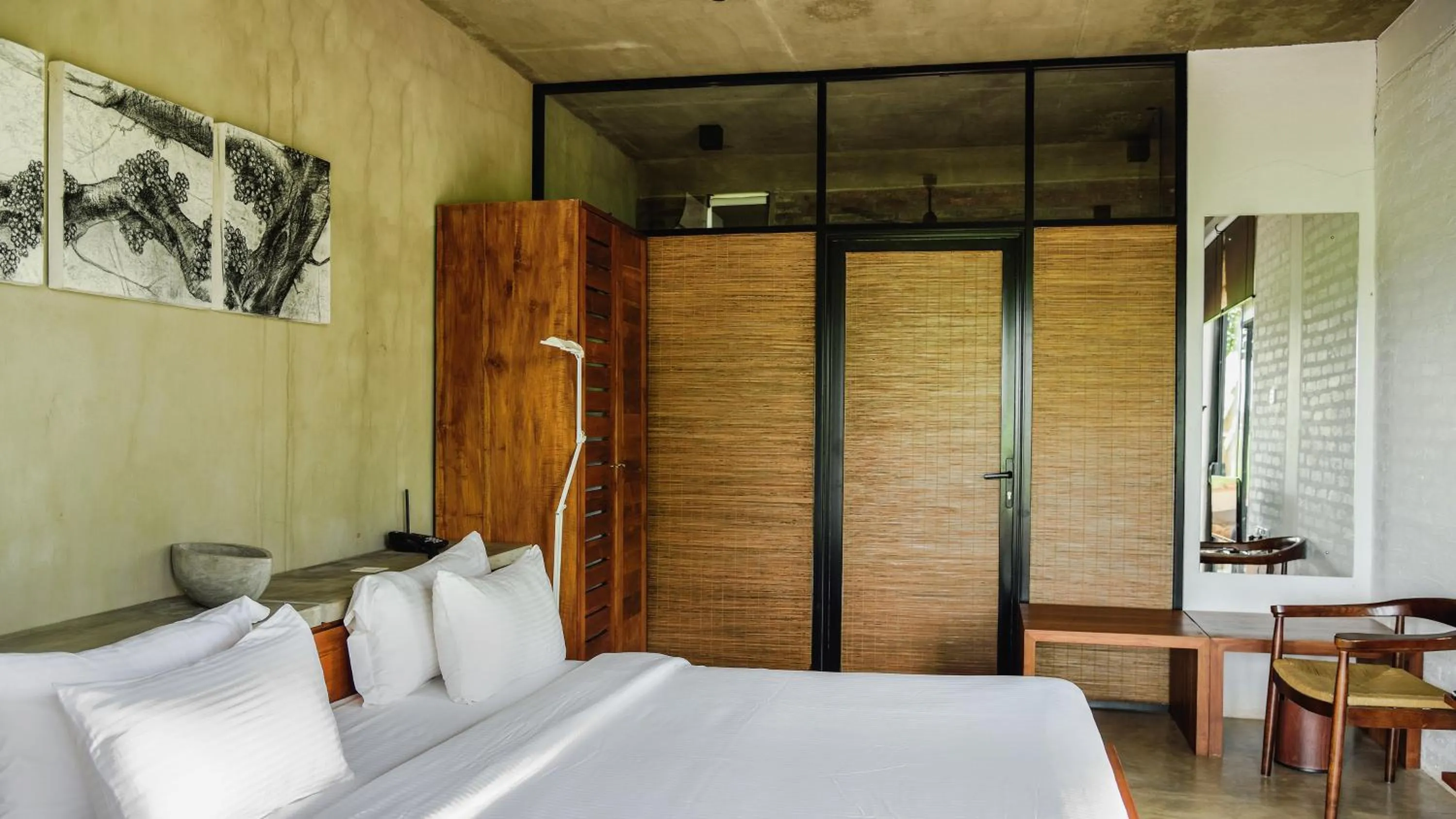 Photo of the whole room, Bed in Kalundewa Retreat