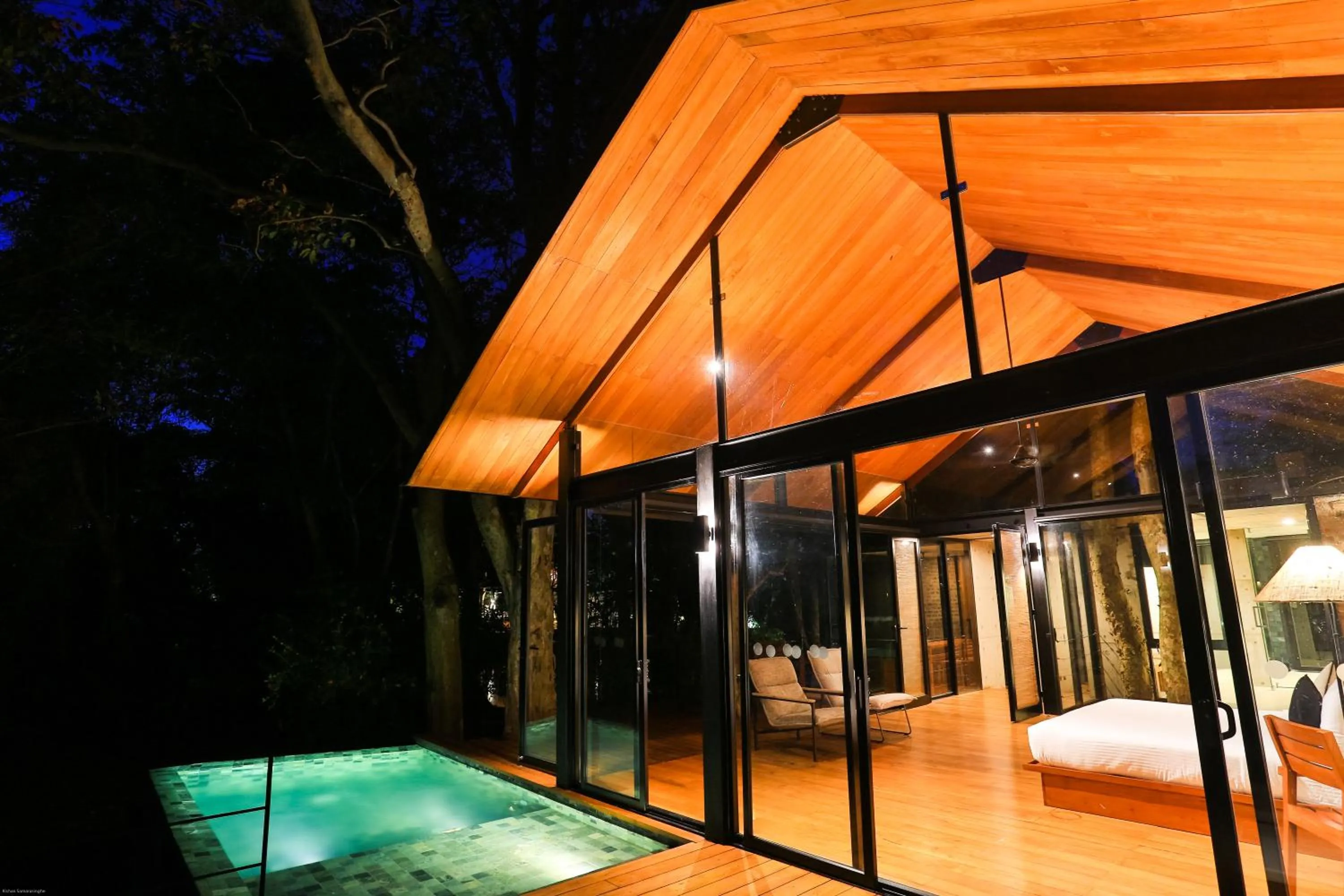 Night in Kalundewa Retreat