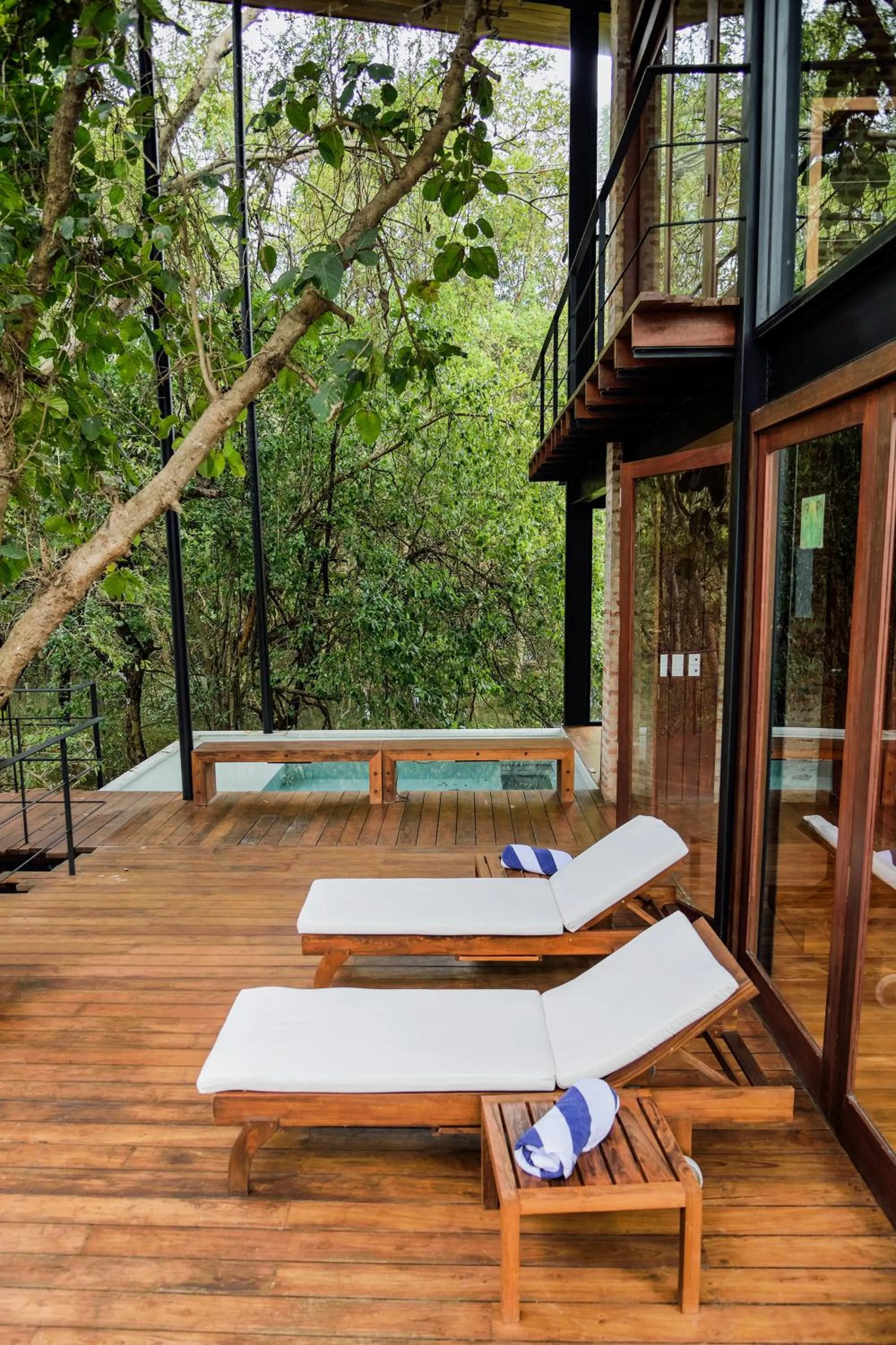 Day in Kalundewa Retreat