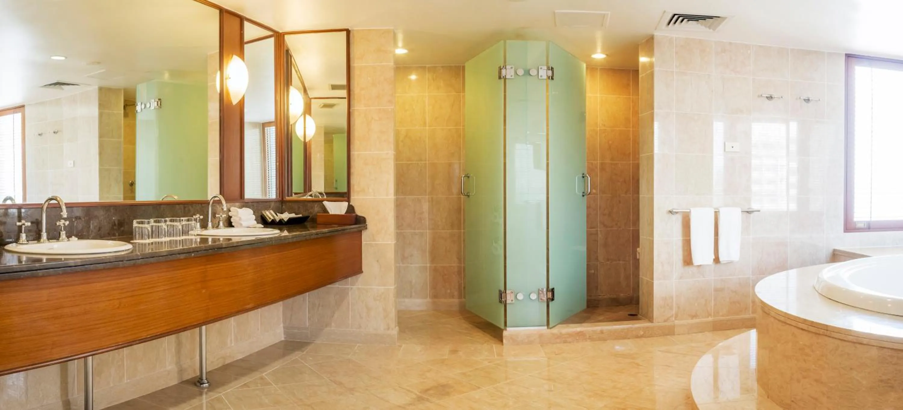 Bathroom in Crown Hotel