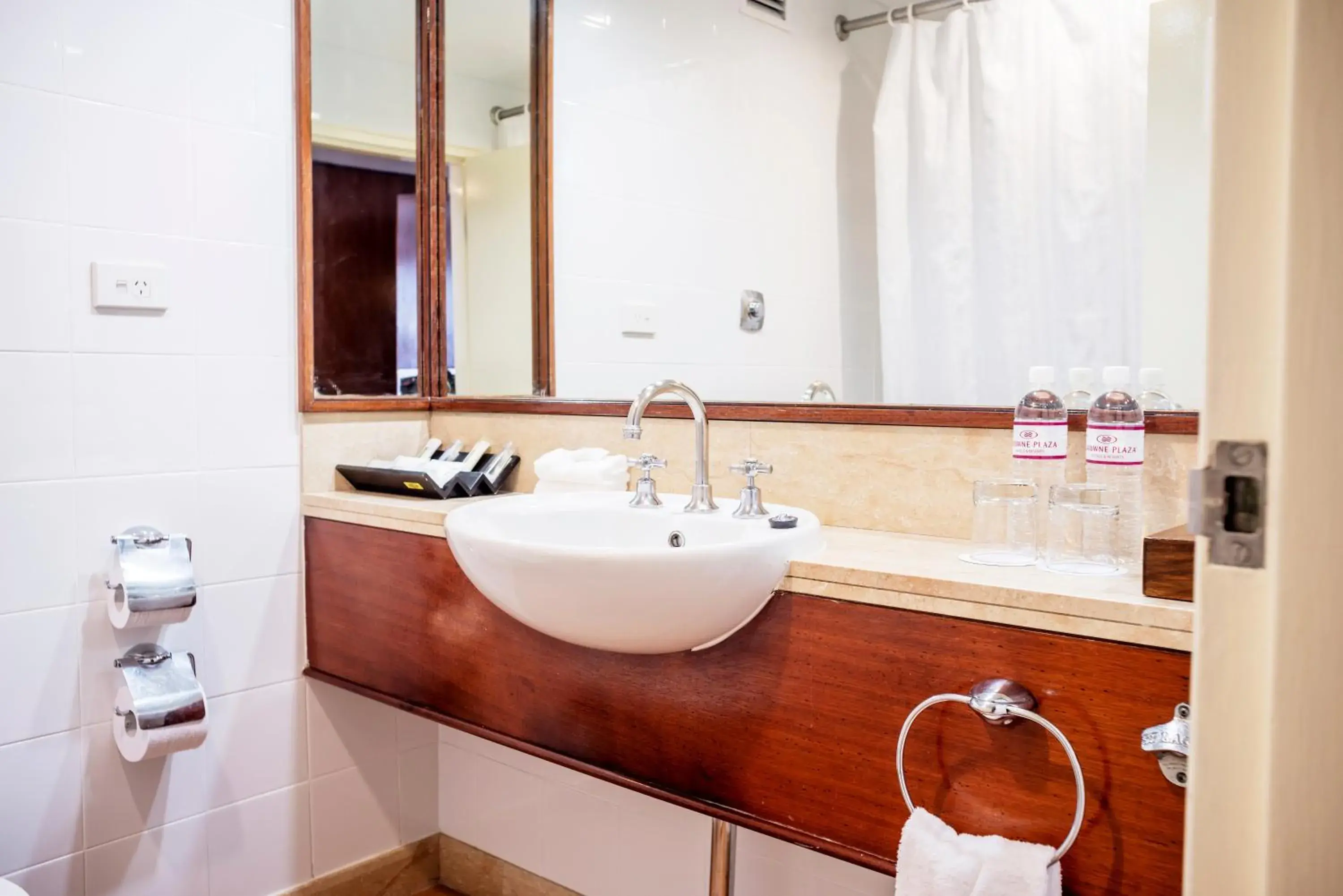 Superior Twin Room with 2 Double Beds - single occupancy - Smoking in Crown Hotel Superior Twin Room with 2 Double Beds - single occupancy - Smoking in Crown Hotel