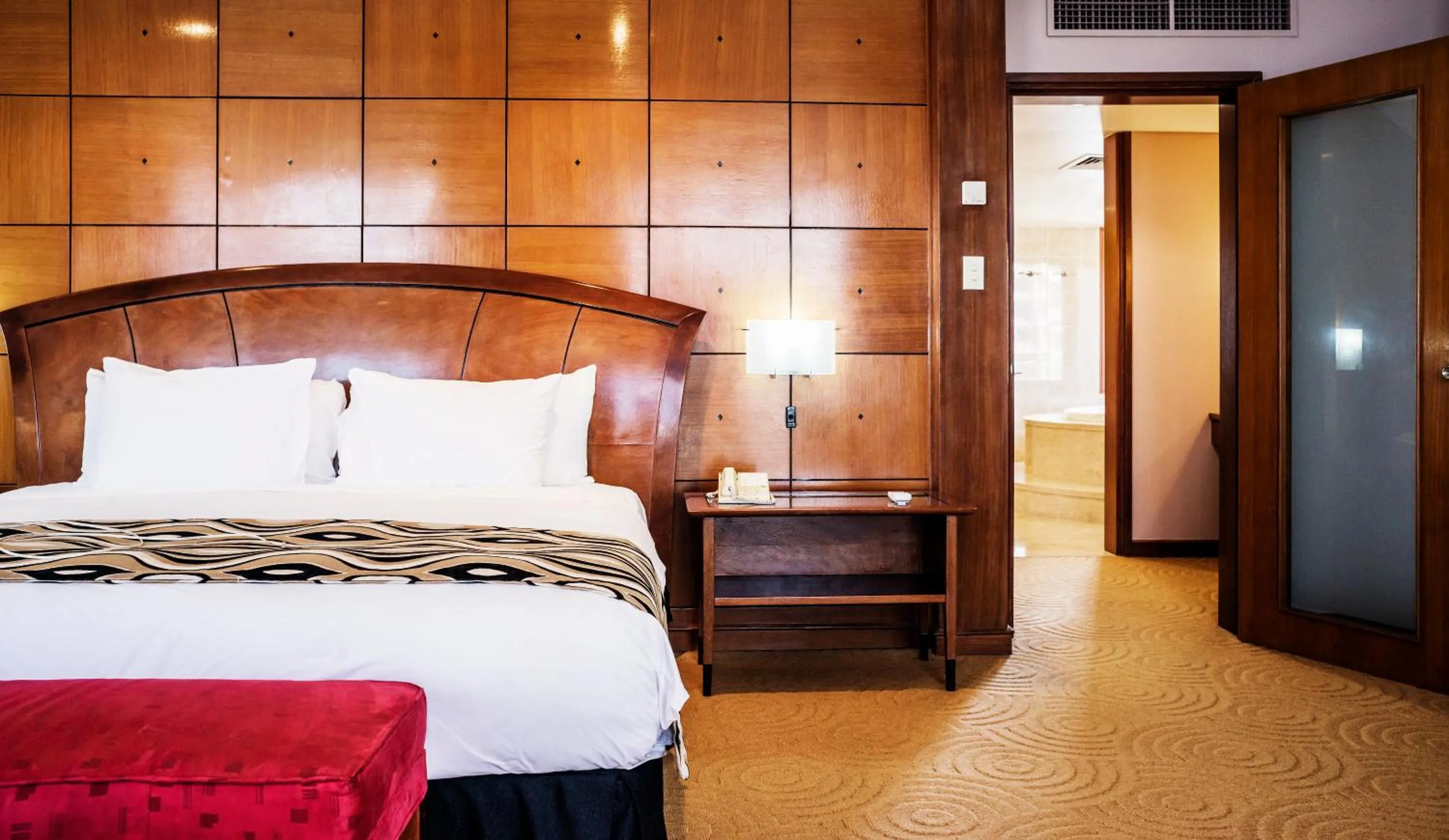 Bedroom, Bed in Crown Hotel