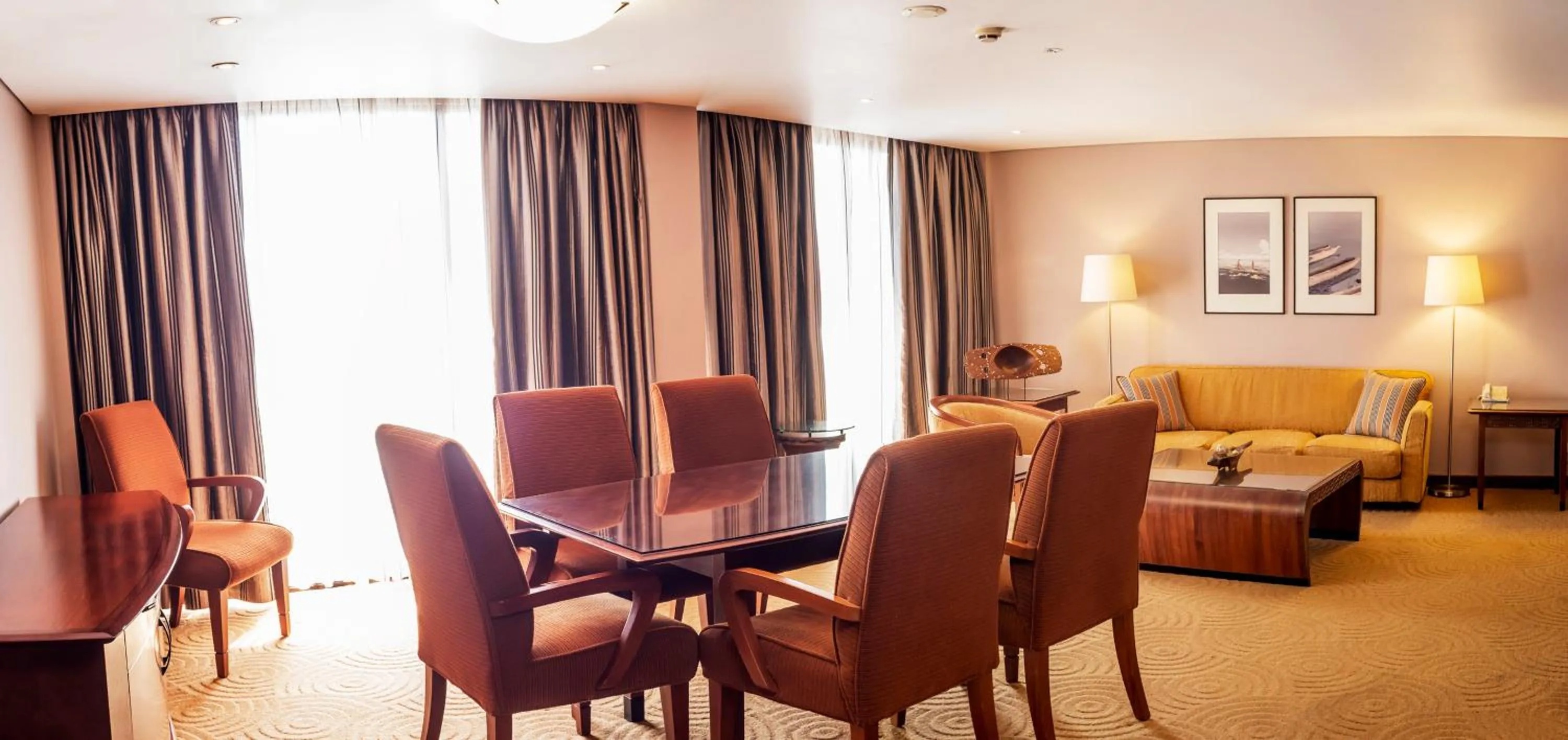 Dining area in Crown Hotel