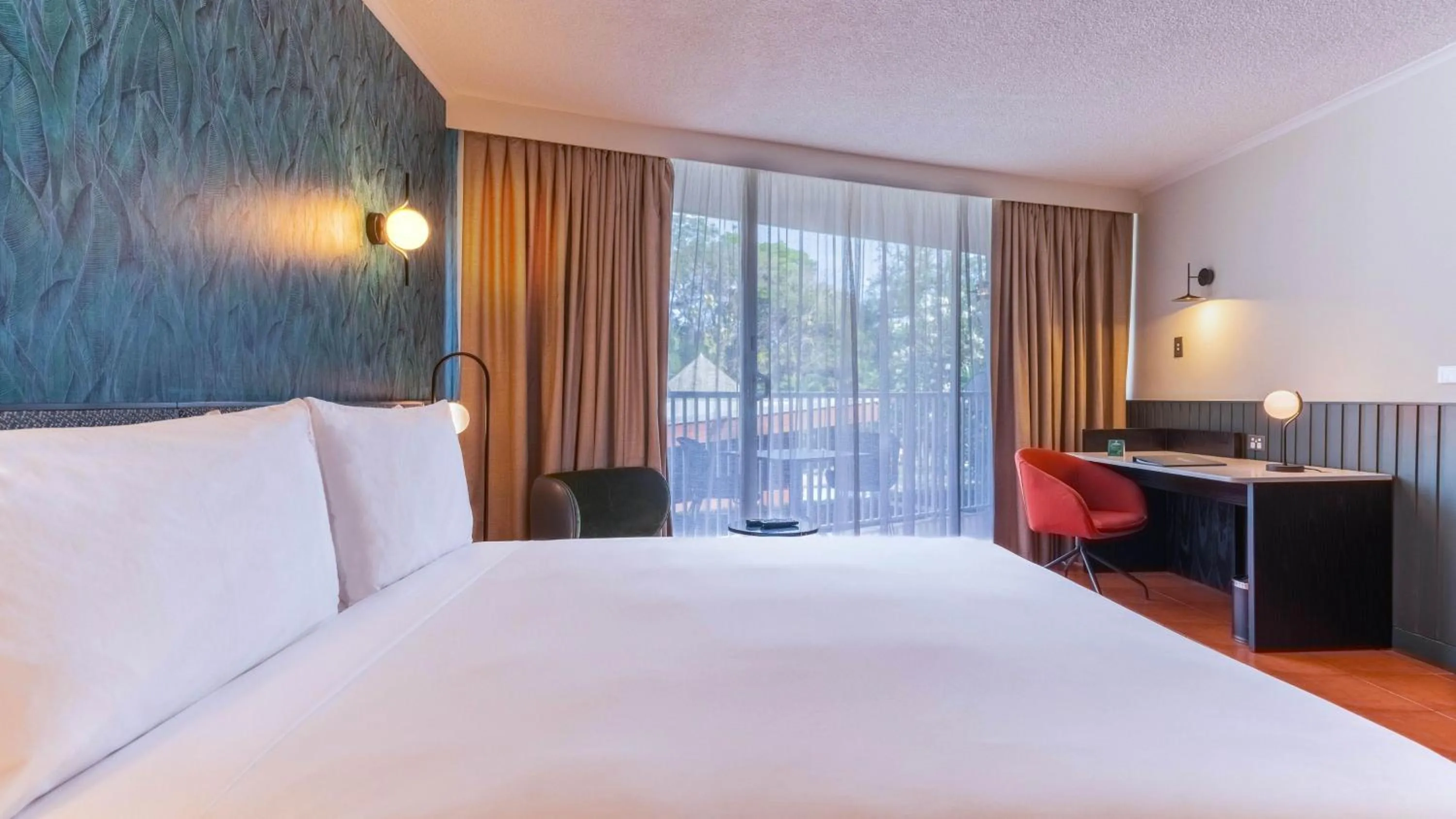 Photo of the whole room, Bed in Holiday Inn & Suites Port Moresby by IHG