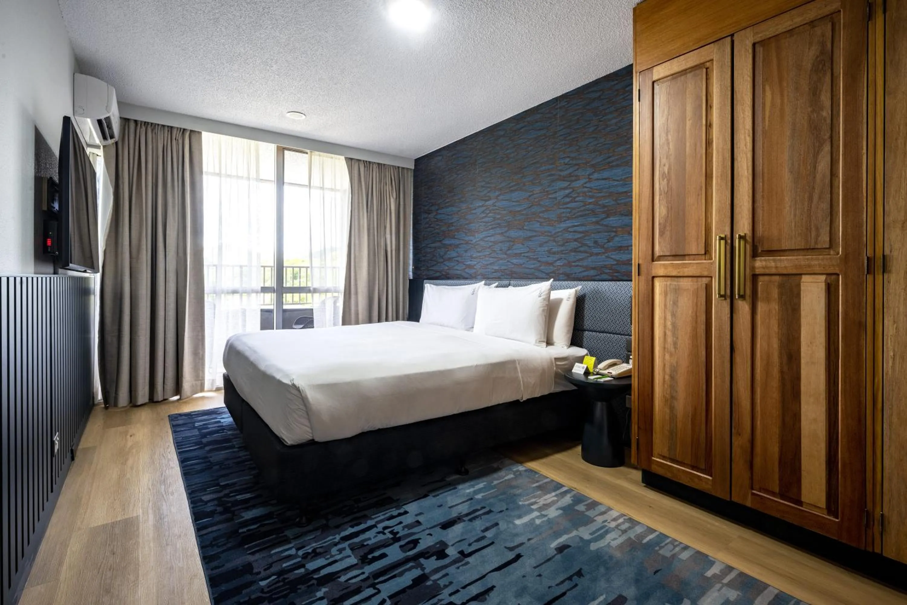 Bed in Holiday Inn & Suites Port Moresby by IHG