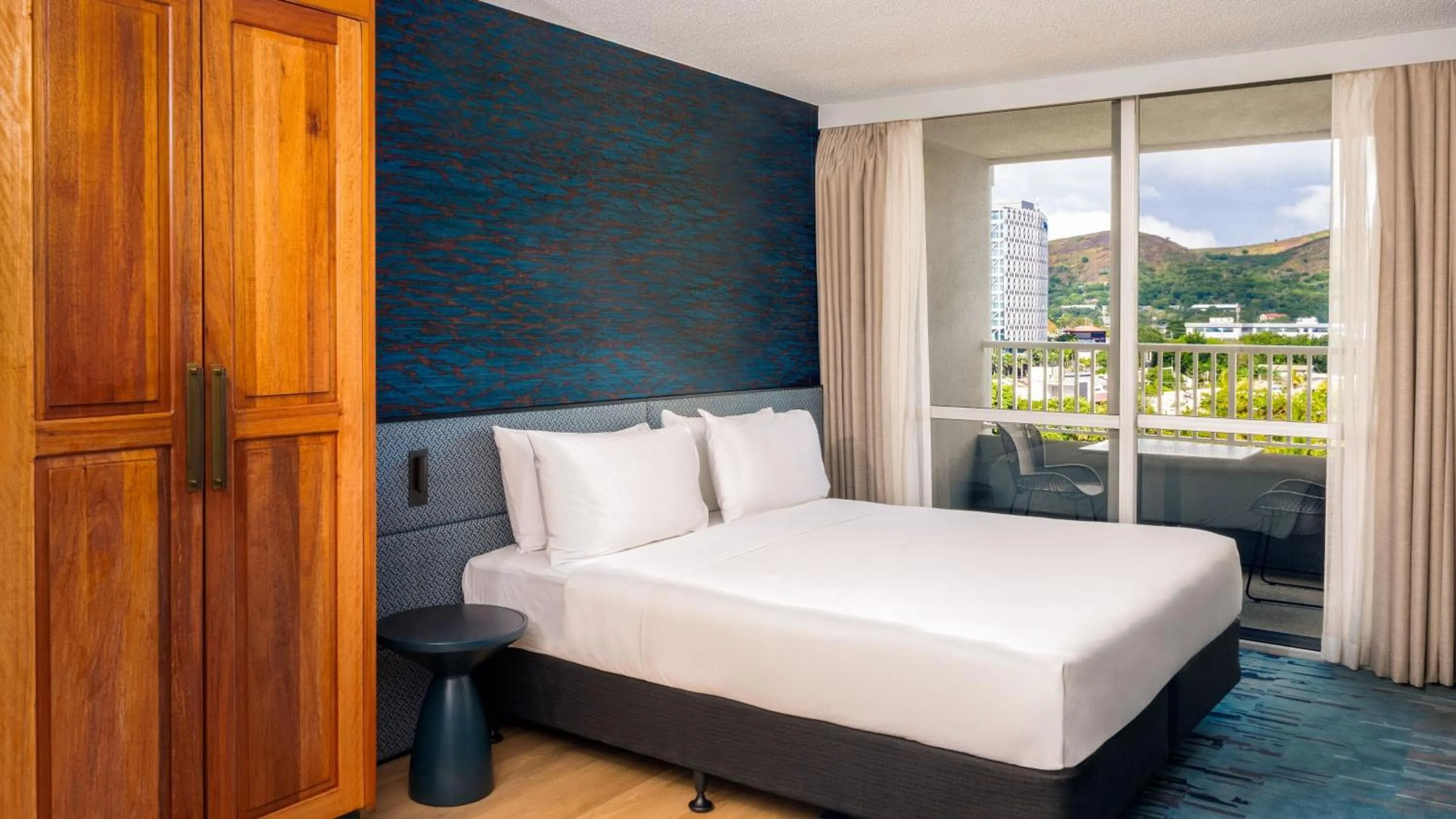 Photo of the whole room, Bed in Holiday Inn & Suites Port Moresby by IHG