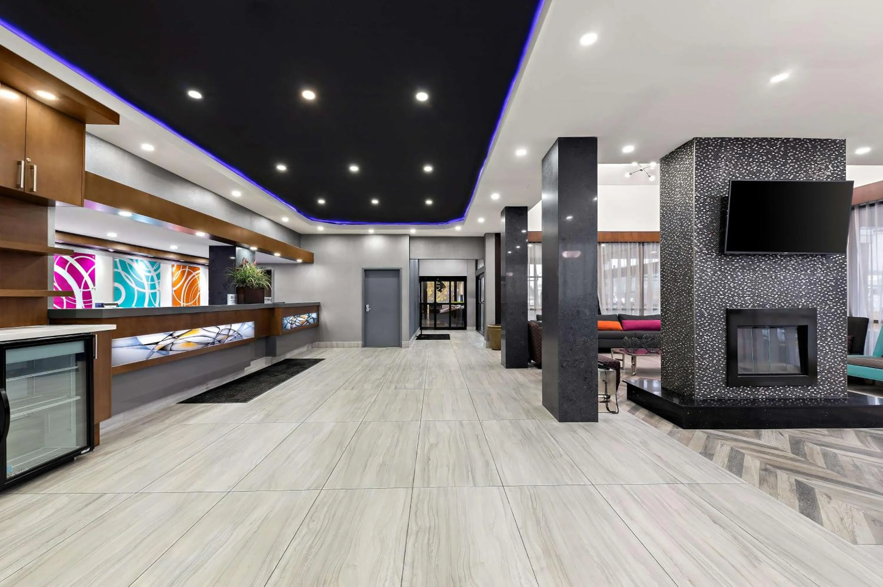 Lobby or reception in Best Western Plus Toronto North York Hotel & Suites