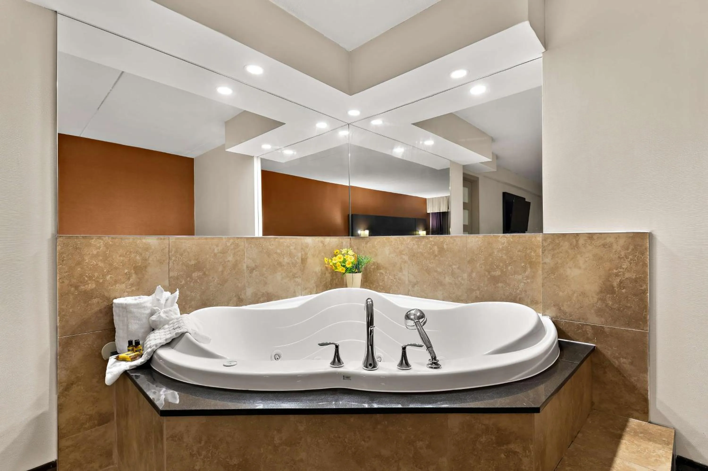 Bedroom in Best Western Plus Toronto North York Hotel & Suites