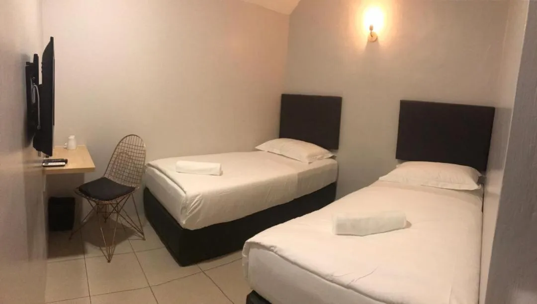 Bedroom, Bed in HAKO XPRESS TMN SKUDAI BARU