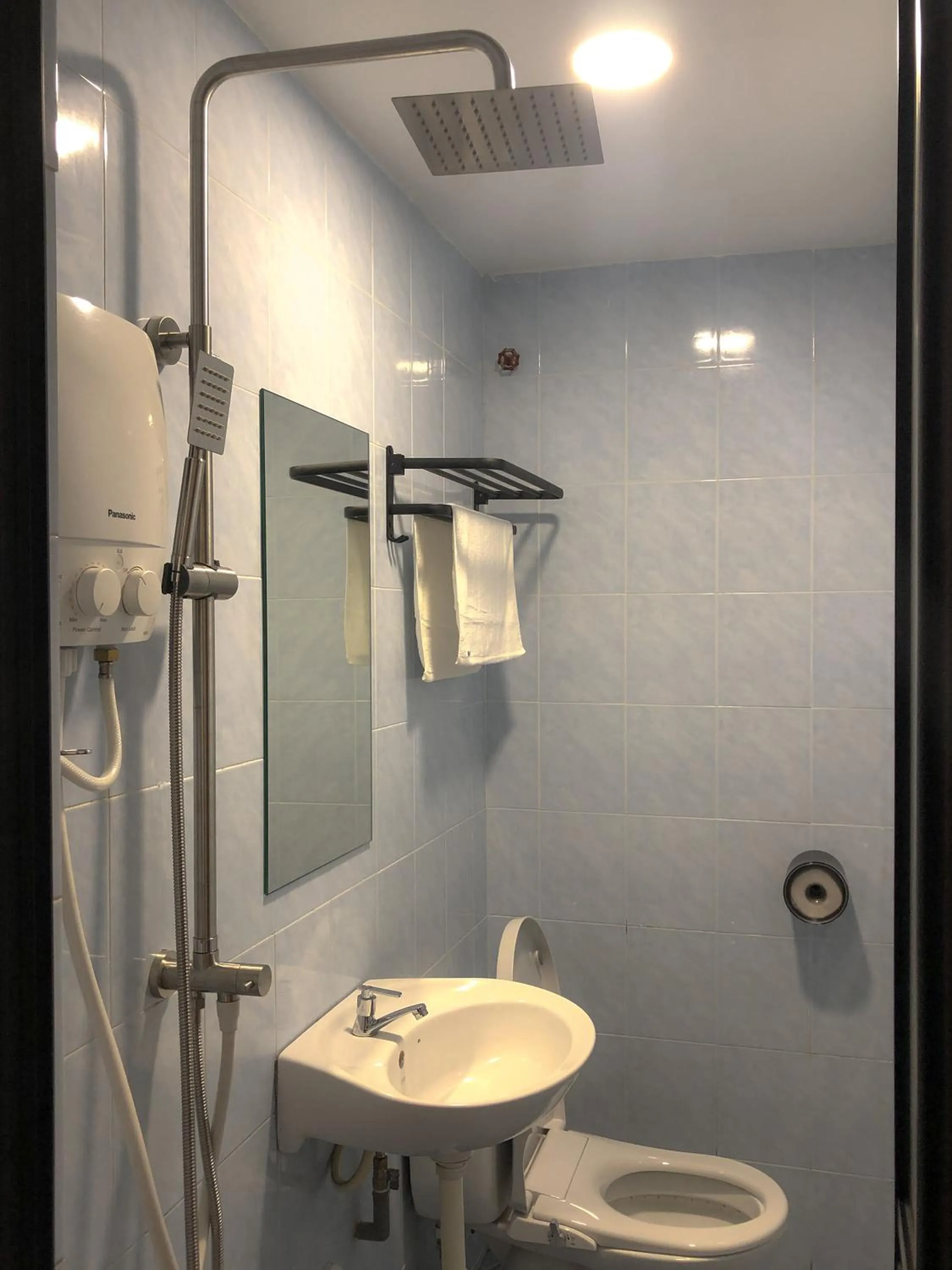 Bathroom in HAKO XPRESS TMN SKUDAI BARU
