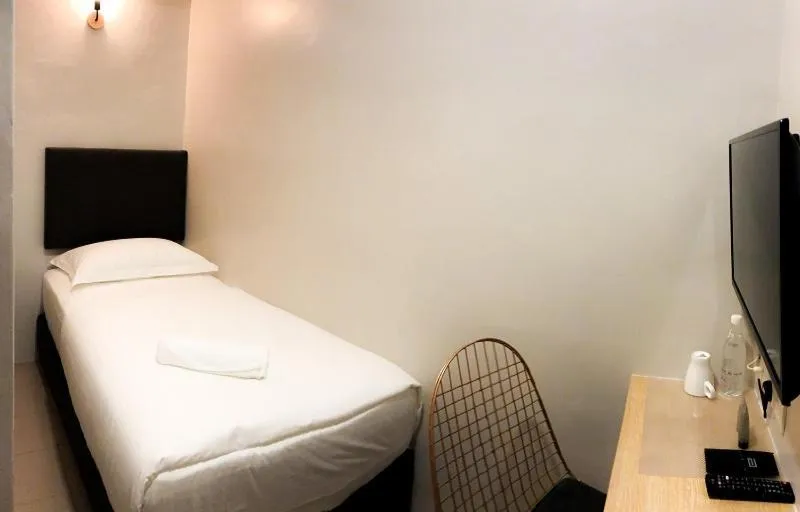 Bedroom, Bed in HAKO XPRESS TMN SKUDAI BARU