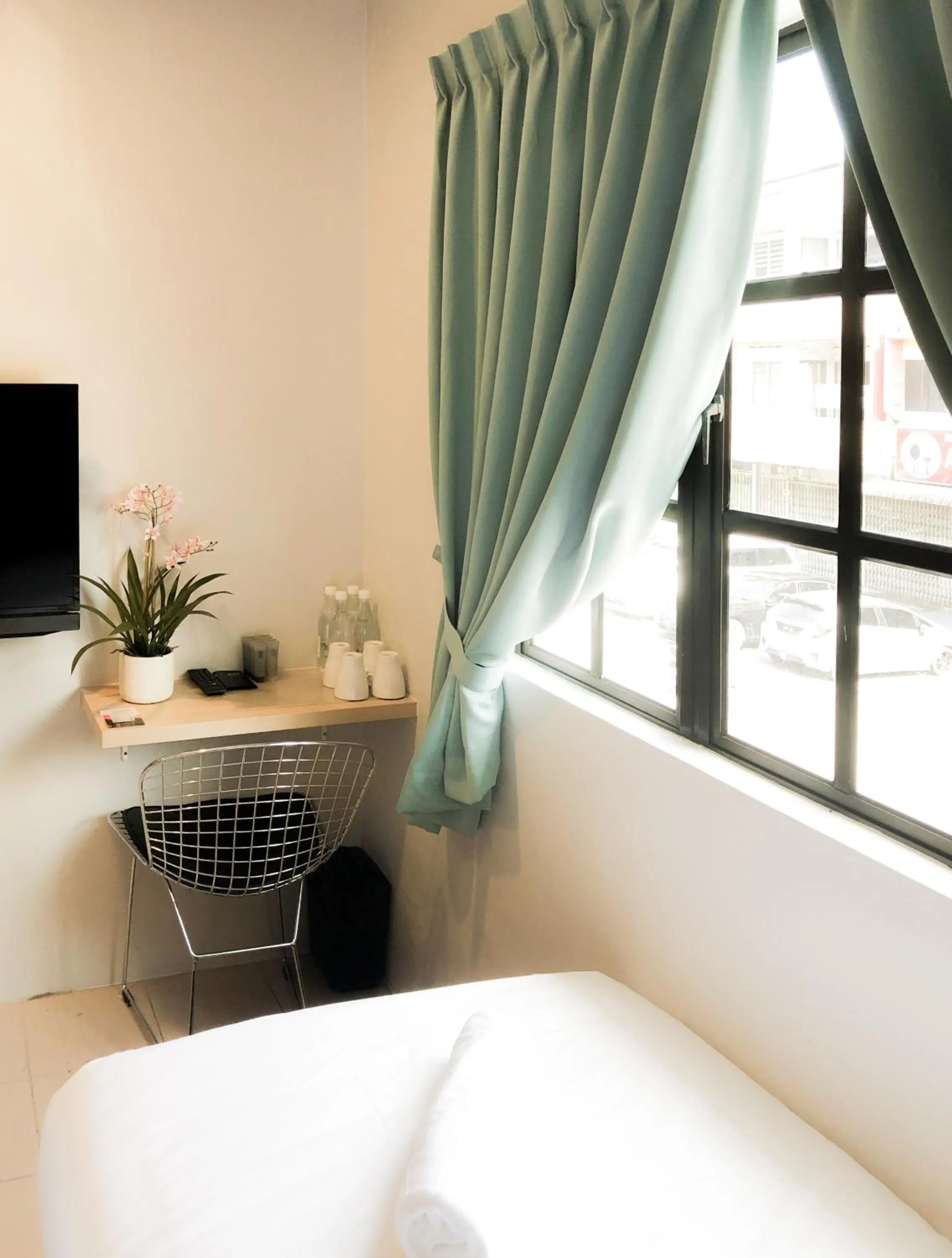 Bedroom, Bed in HAKO XPRESS TMN SKUDAI BARU