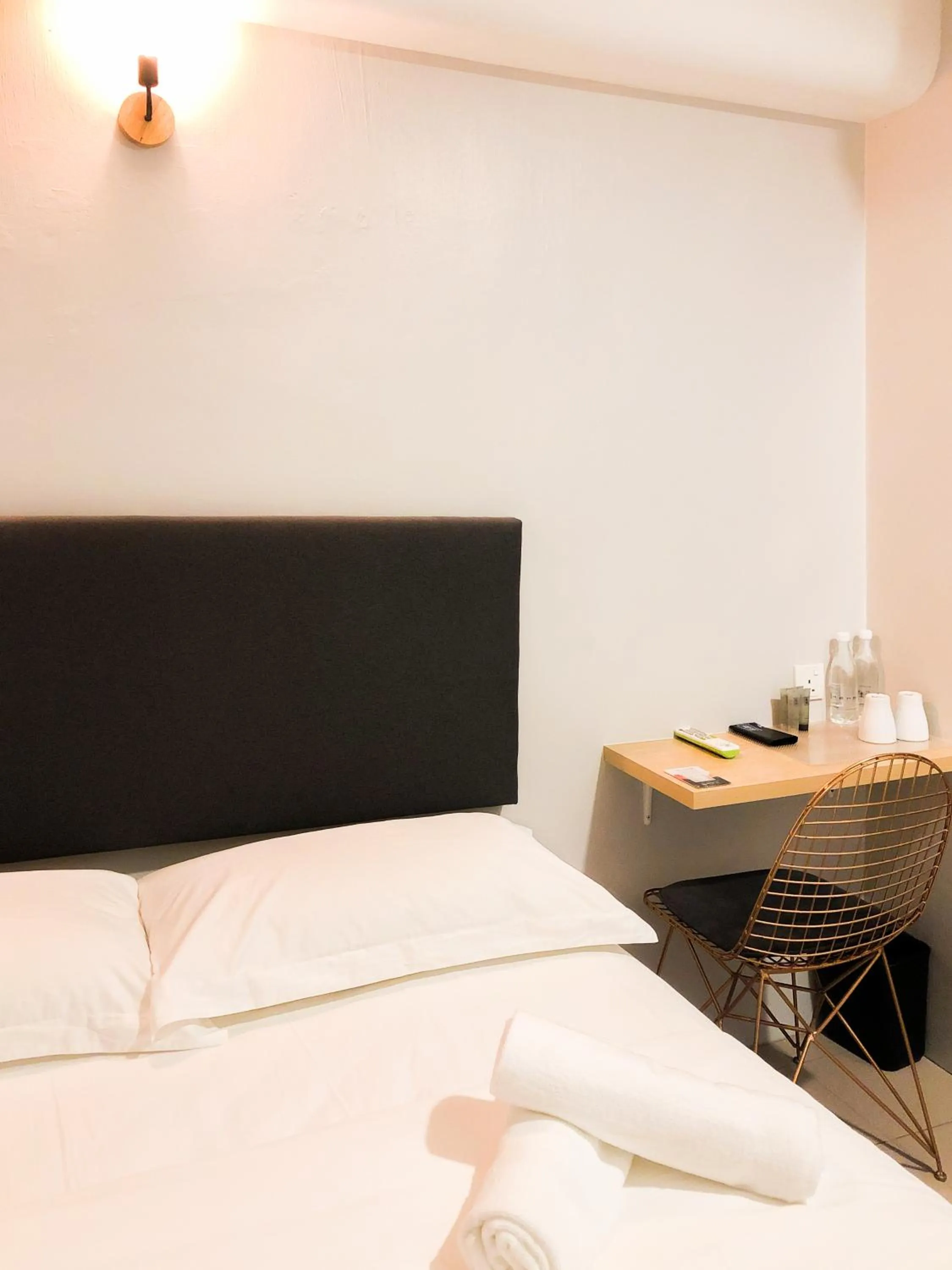 Bedroom, Bed in HAKO XPRESS TMN SKUDAI BARU