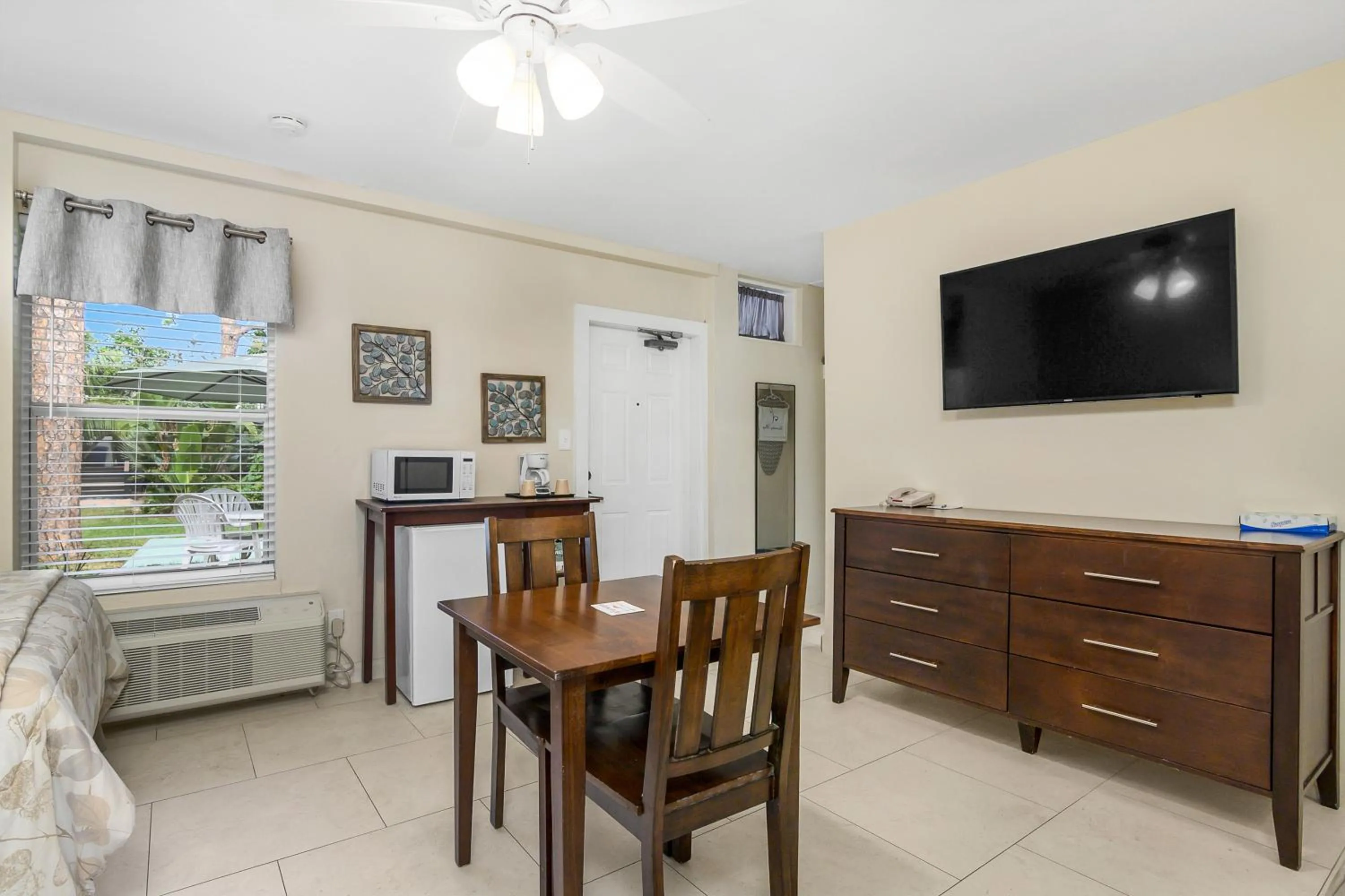 Bedroom in The Fairways Inn of Naples