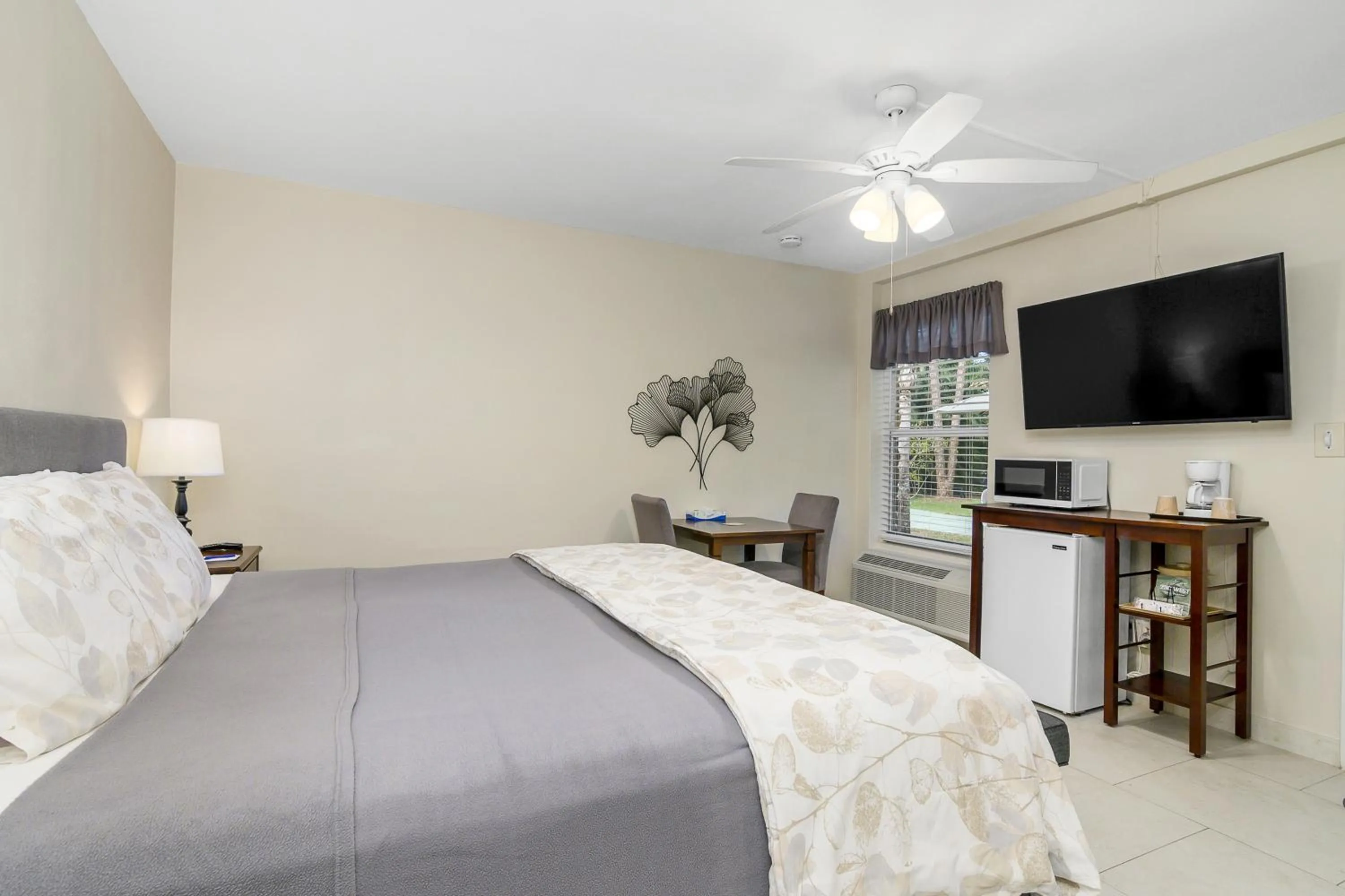 Bedroom, Bed in The Fairways Inn of Naples