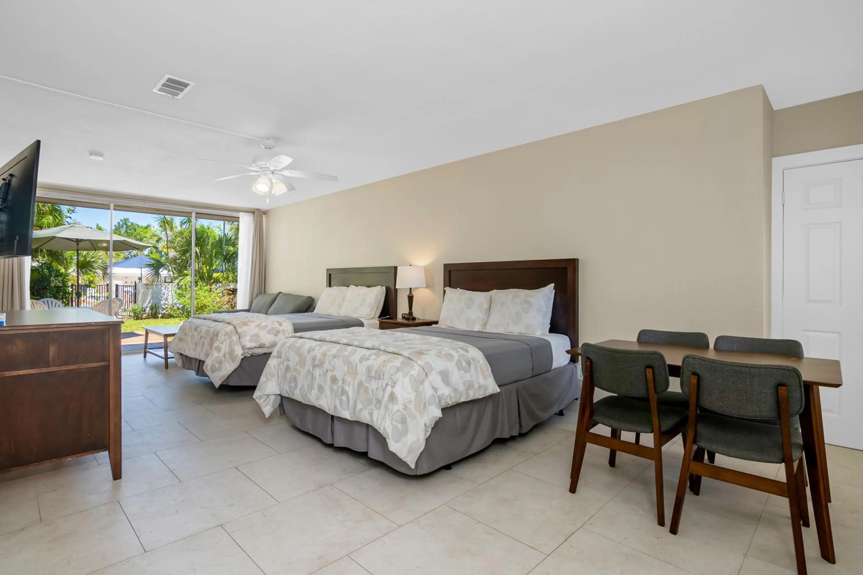 Photo of the whole room, Bed in The Fairways Inn of Naples