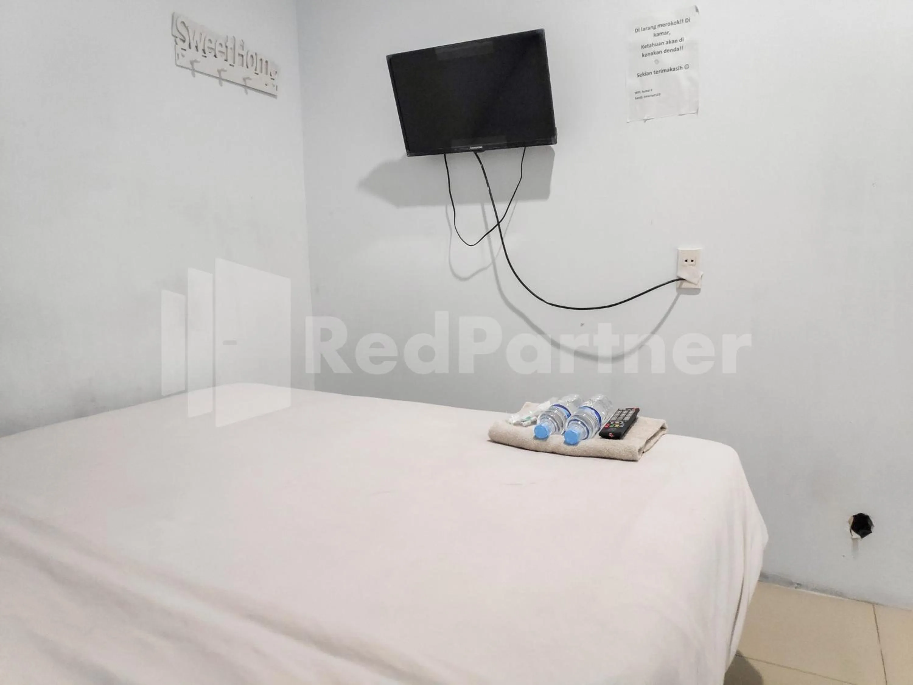 Bedroom, Bed in Ada Guest House Medan Redpartner