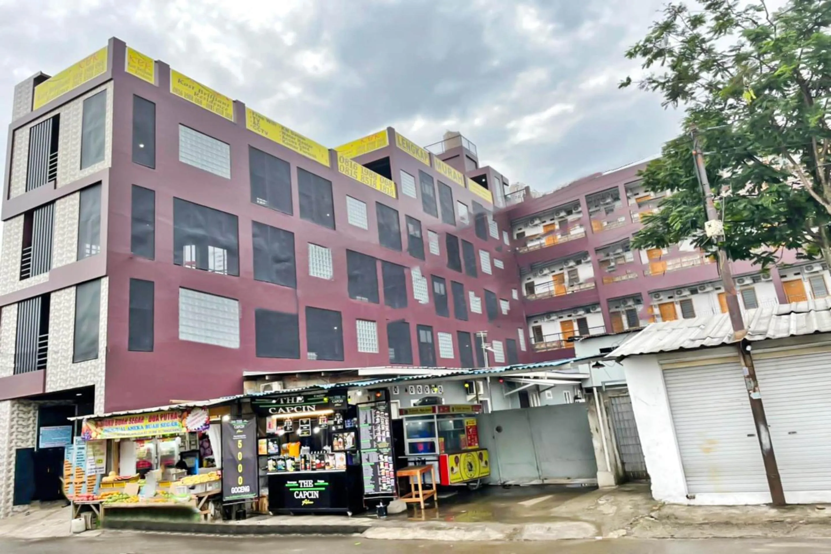 Facade/entrance in Hotel O Kbr Home