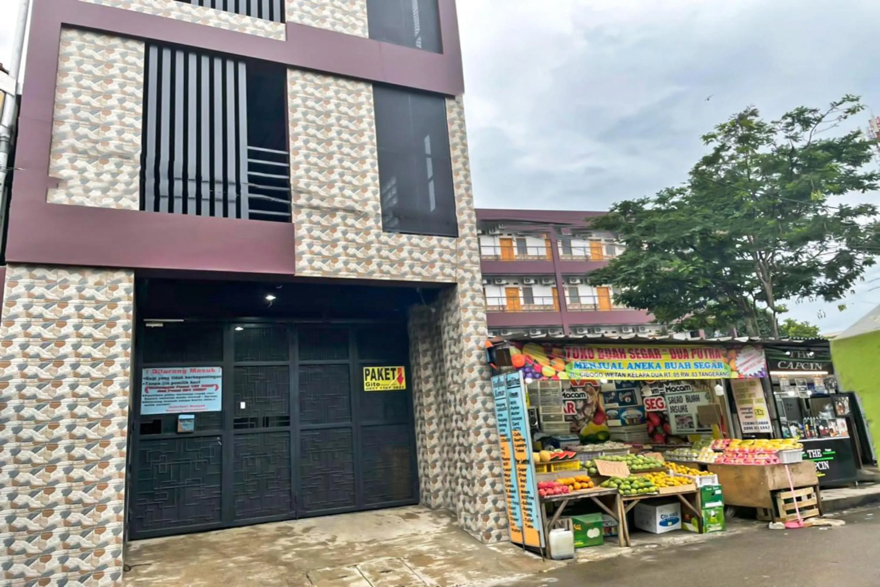 Facade/entrance in Hotel O Kbr Home