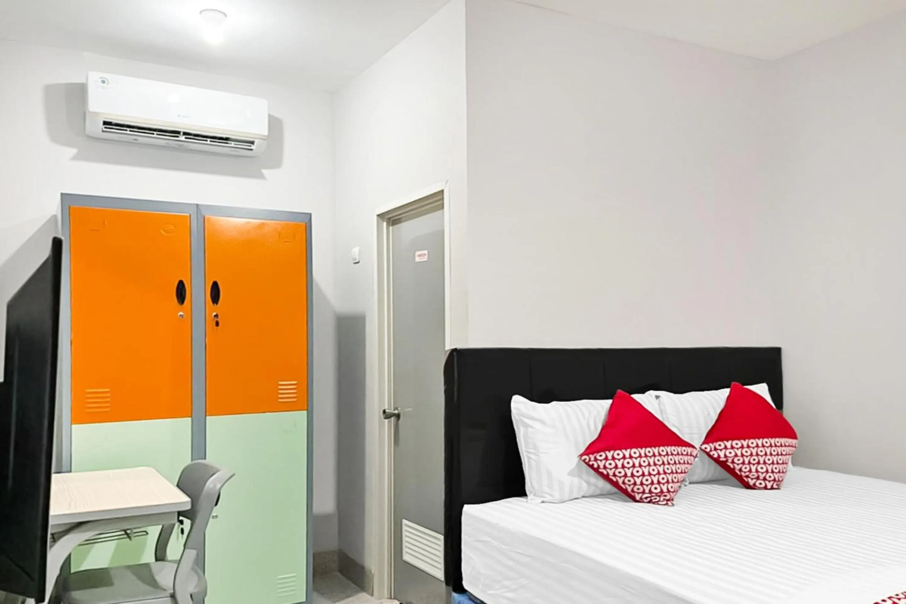 Bedroom, Bed in Hotel O Kbr Home