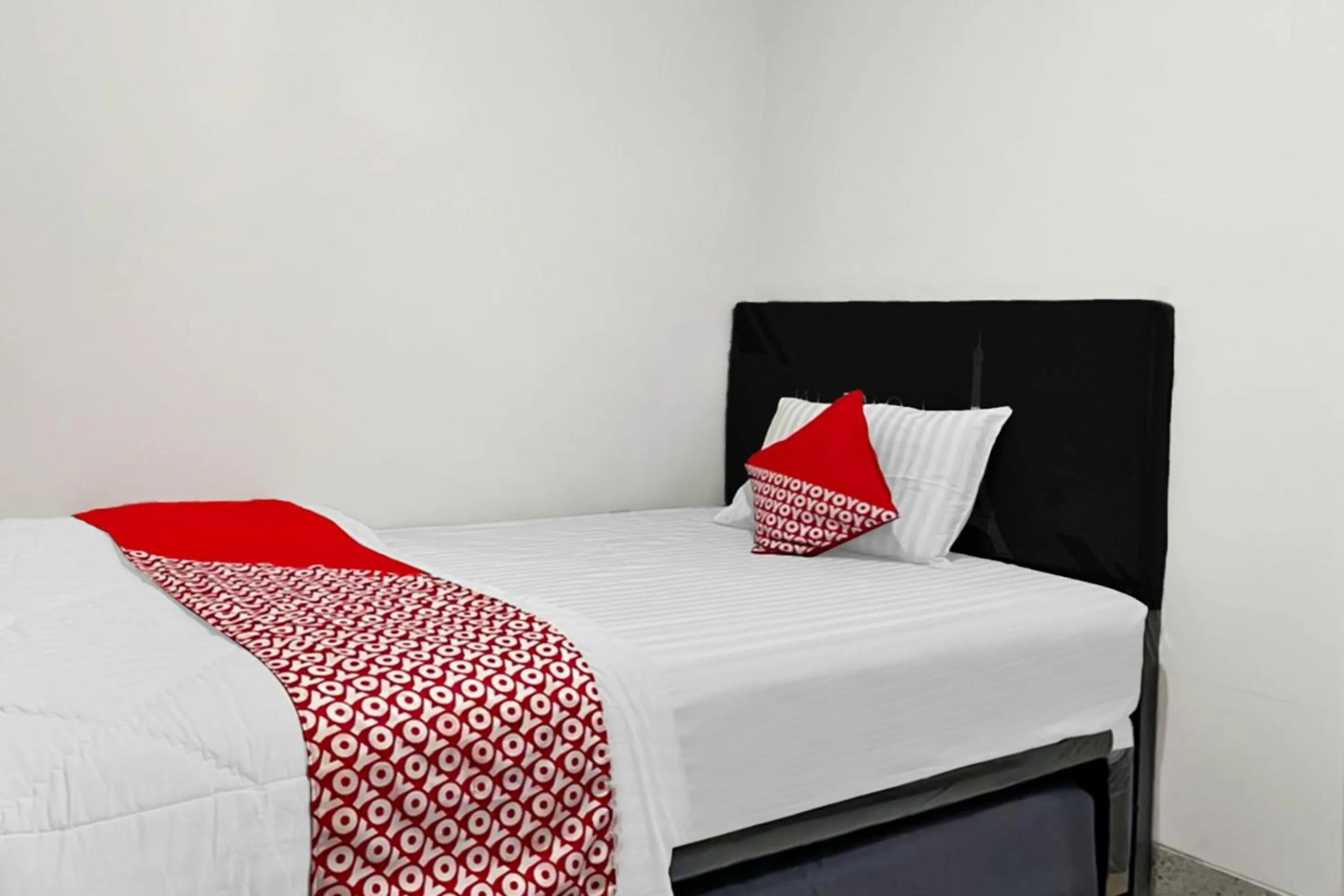 Bedroom, Bed in Hotel O Kbr Home