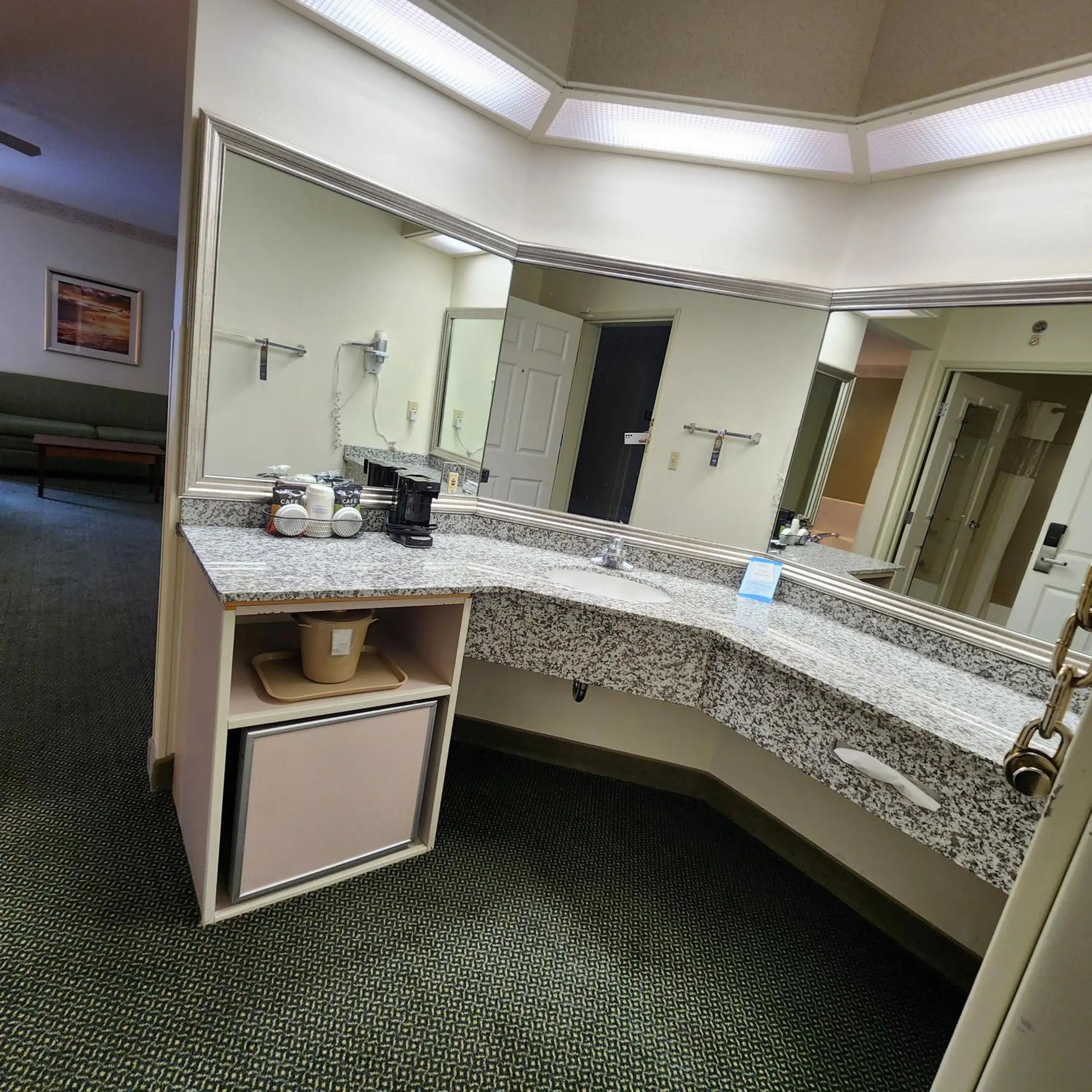 Deluxe King Room - Non-Smoking in Baymont by Wyndham Mackinaw City Deluxe King Room - Non-Smoking in Baymont by Wyndham Mackinaw City