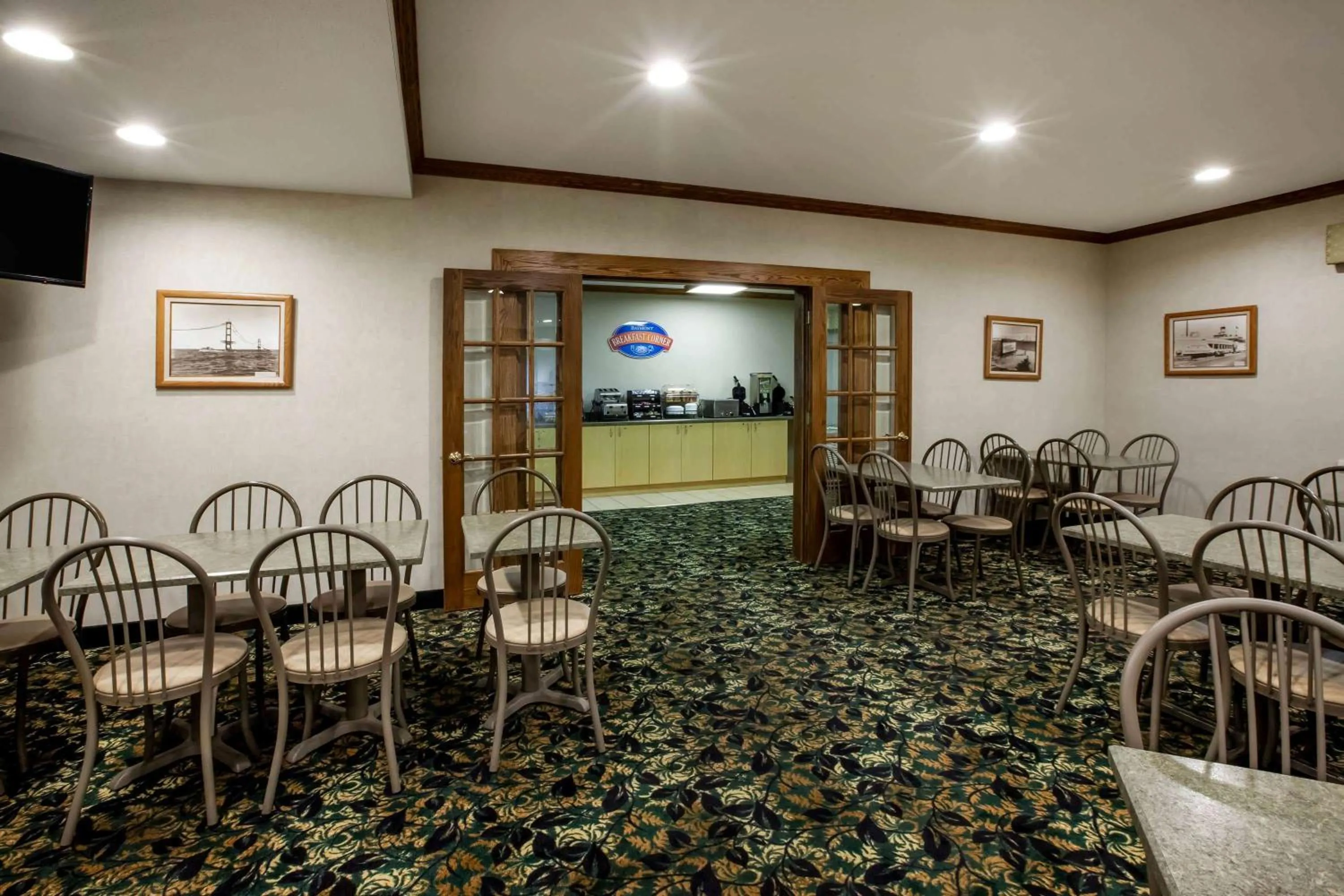 Restaurant/places to eat in Baymont by Wyndham Mackinaw City