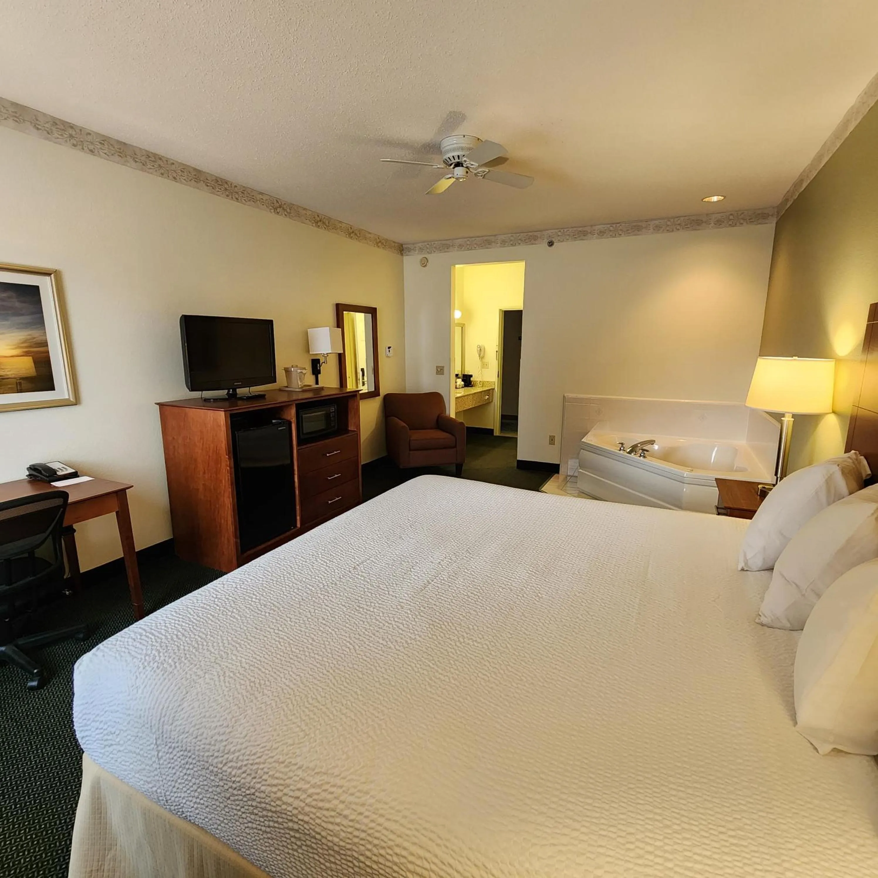 Photo of the whole room, Bed in Baymont by Wyndham Mackinaw City