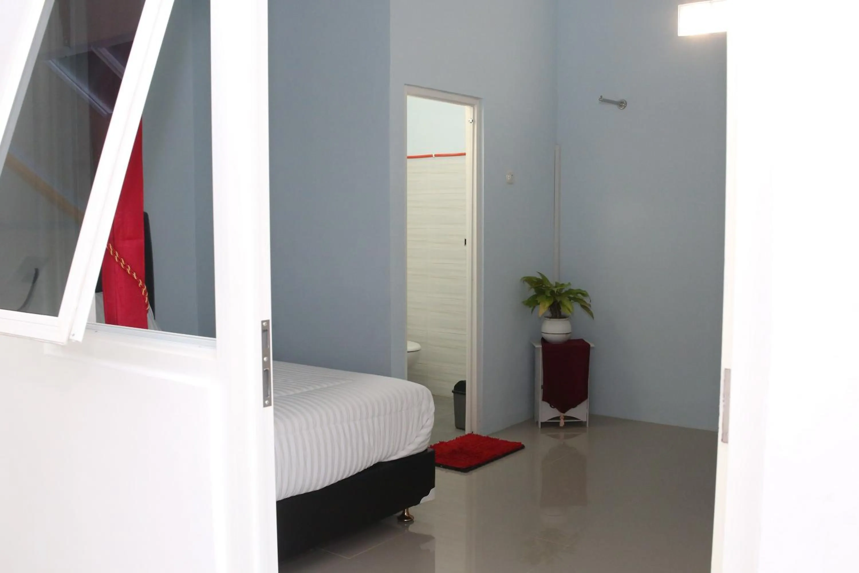Bed in RedDoorz Syariah near Suncity Mall Madiun