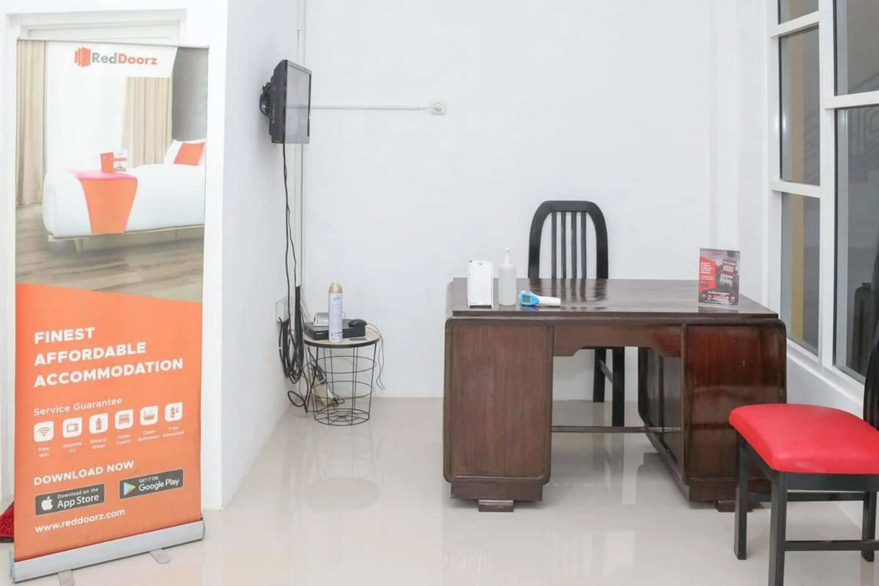 Lobby or reception in RedDoorz Syariah near Suncity Mall Madiun