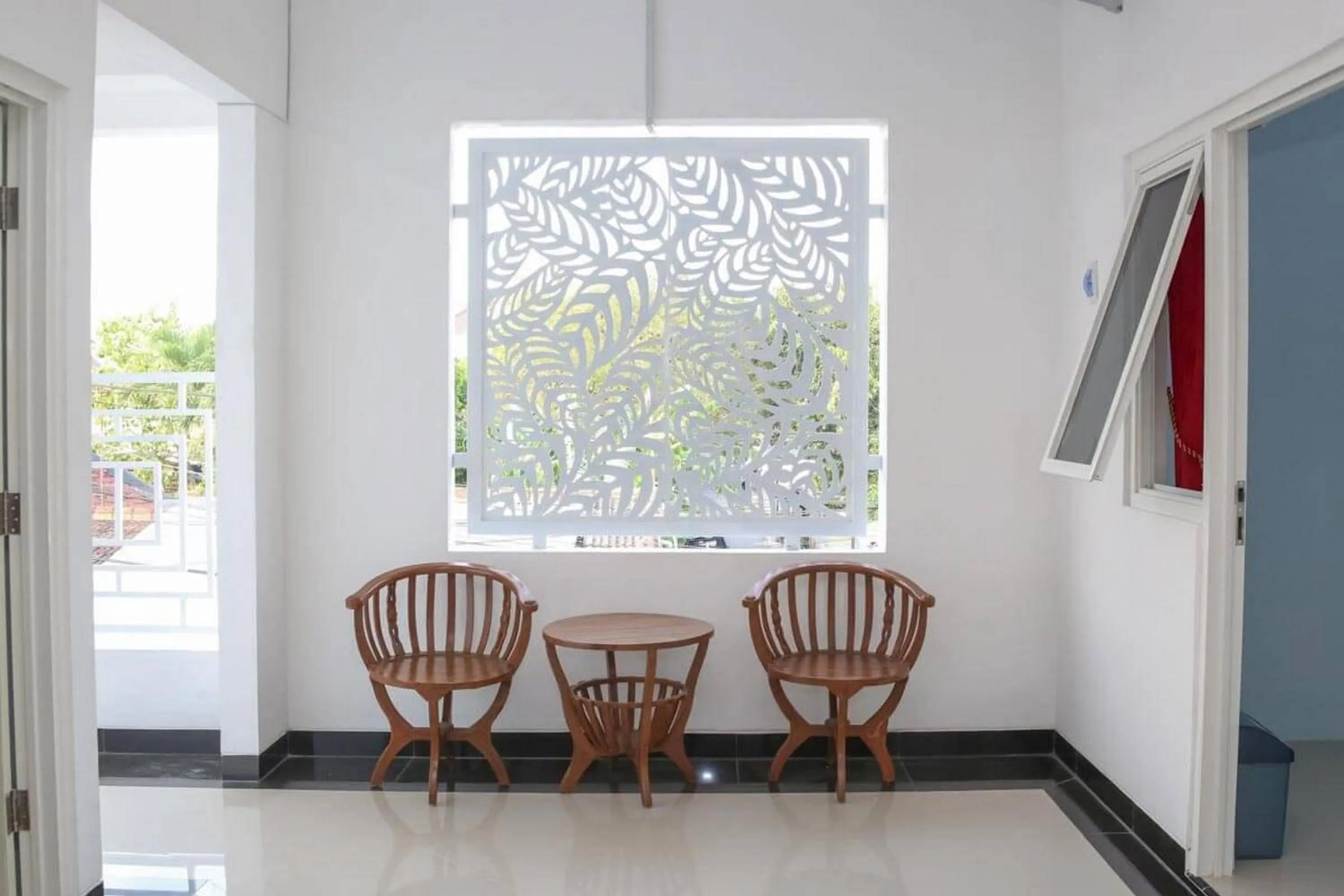 Seating area in RedDoorz Syariah near Suncity Mall Madiun