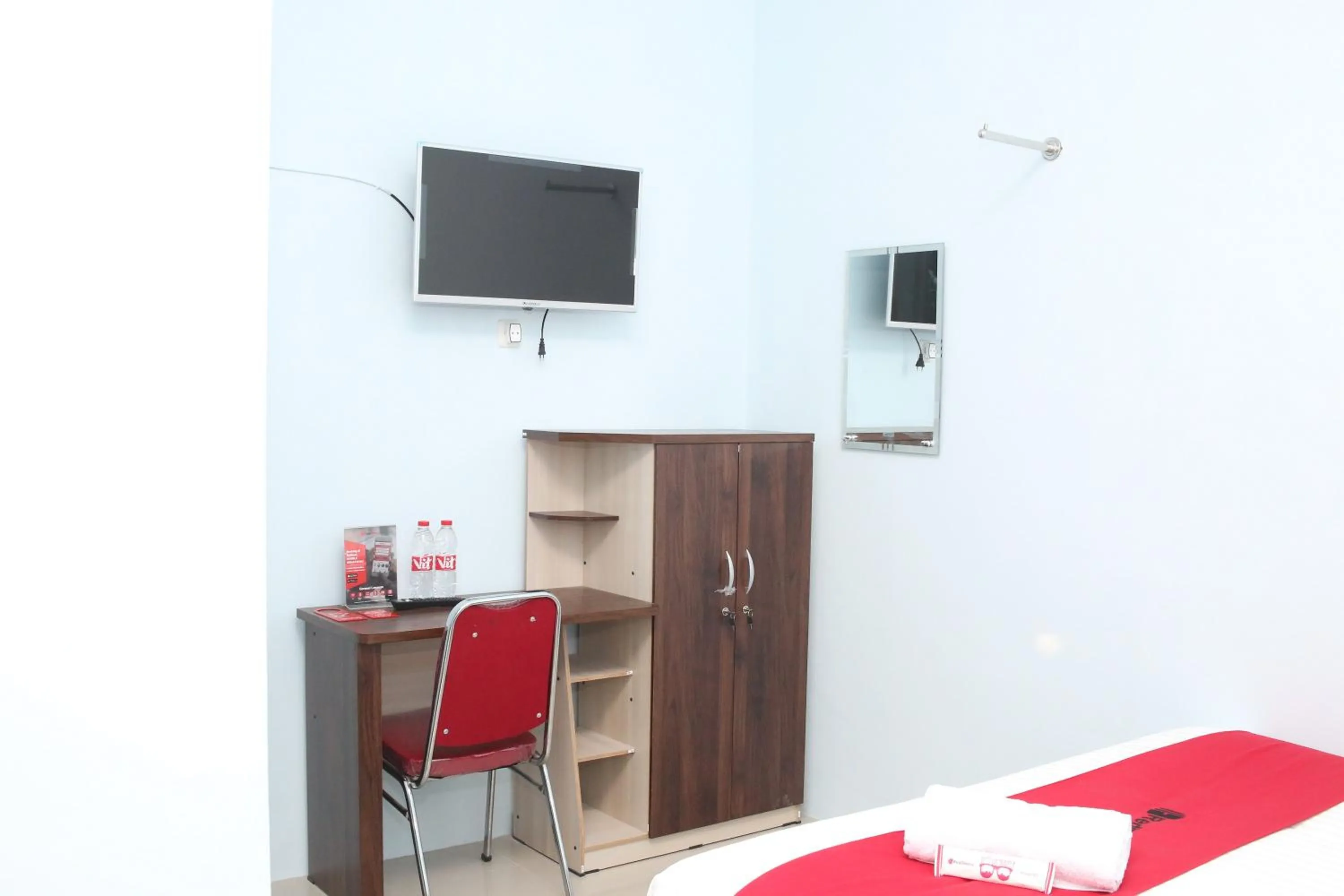 Bed in RedDoorz Syariah near Suncity Mall Madiun