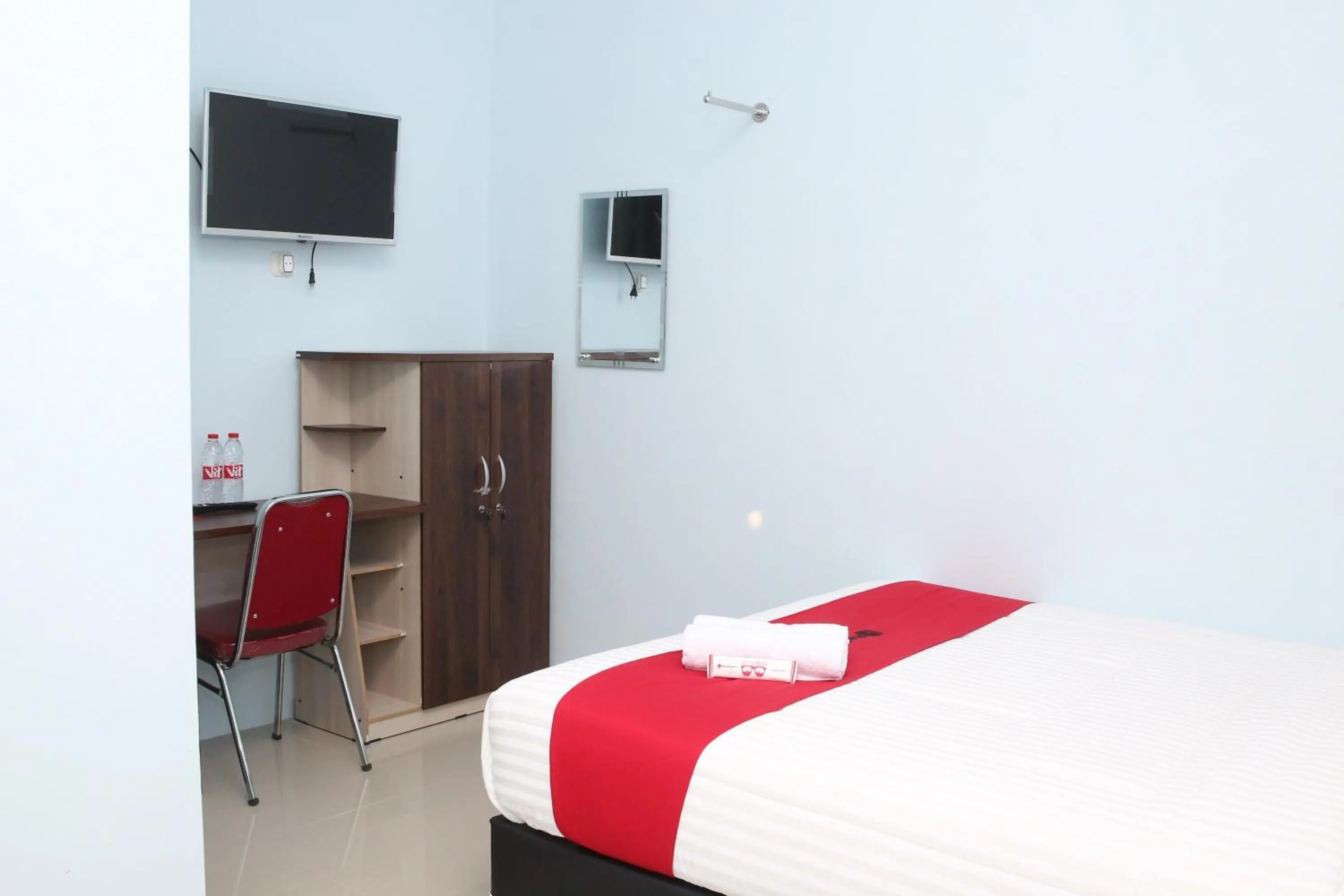 Bed in RedDoorz Syariah near Suncity Mall Madiun