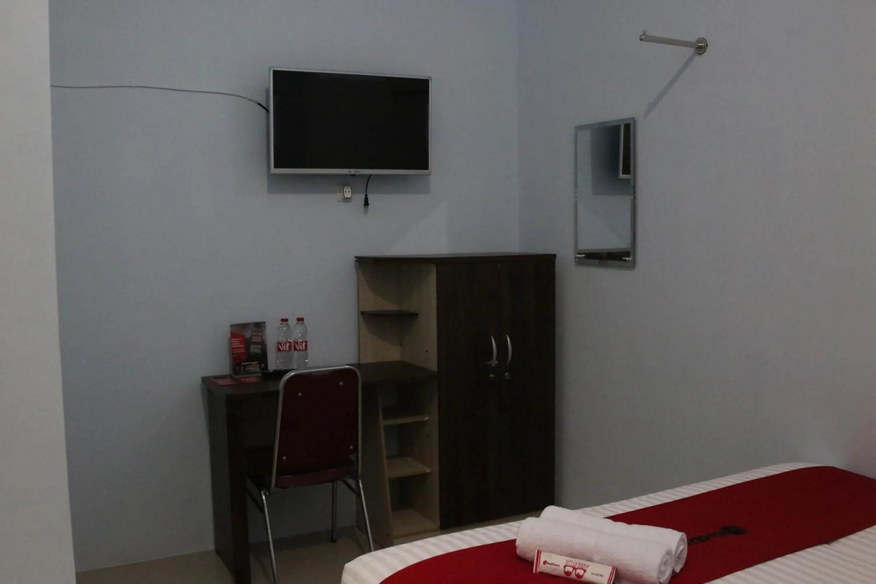 Bed in RedDoorz Syariah near Suncity Mall Madiun