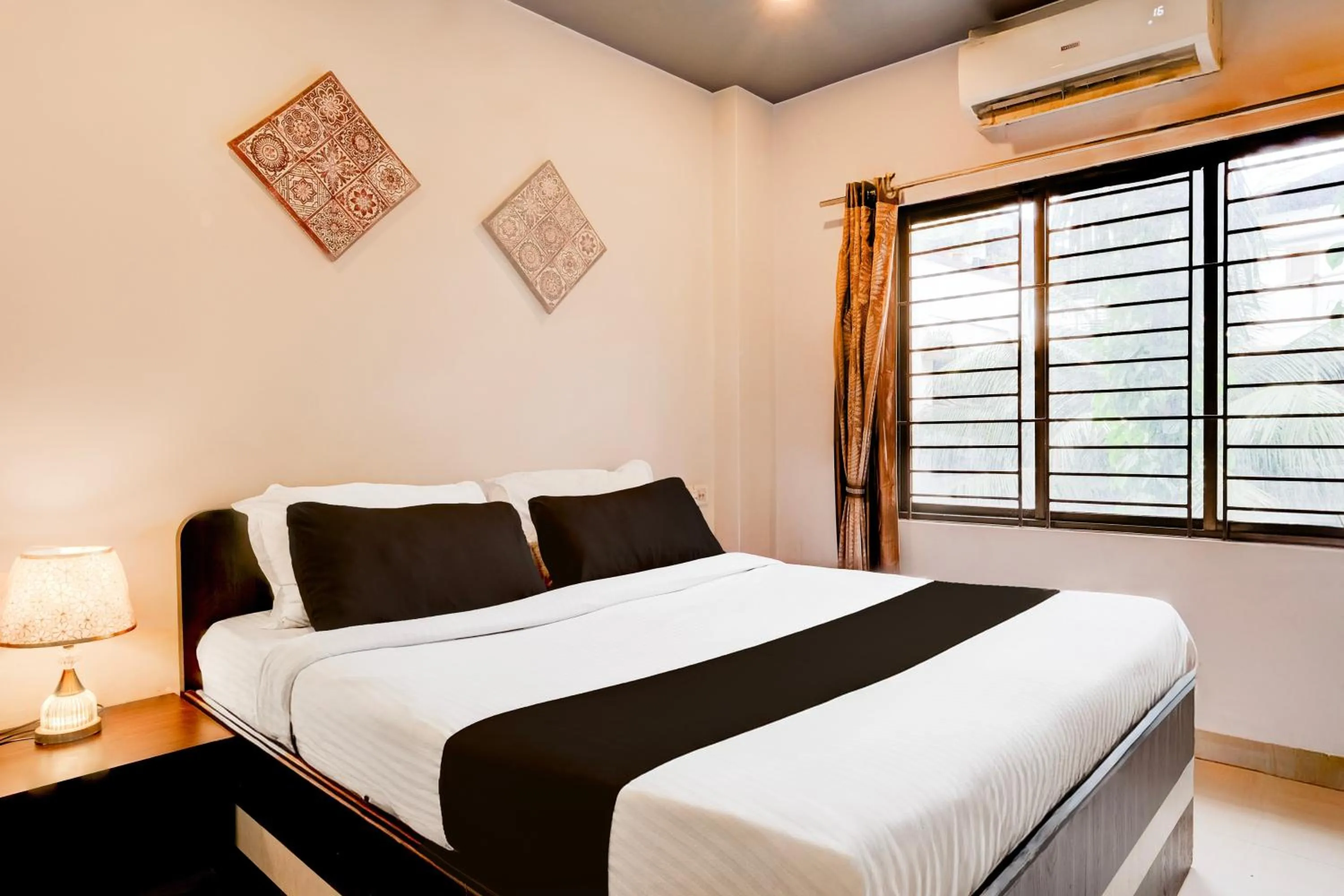 Bedroom, Bed in Super Townhouse Beltola Tiniali Formerly Hotel Pratishtha