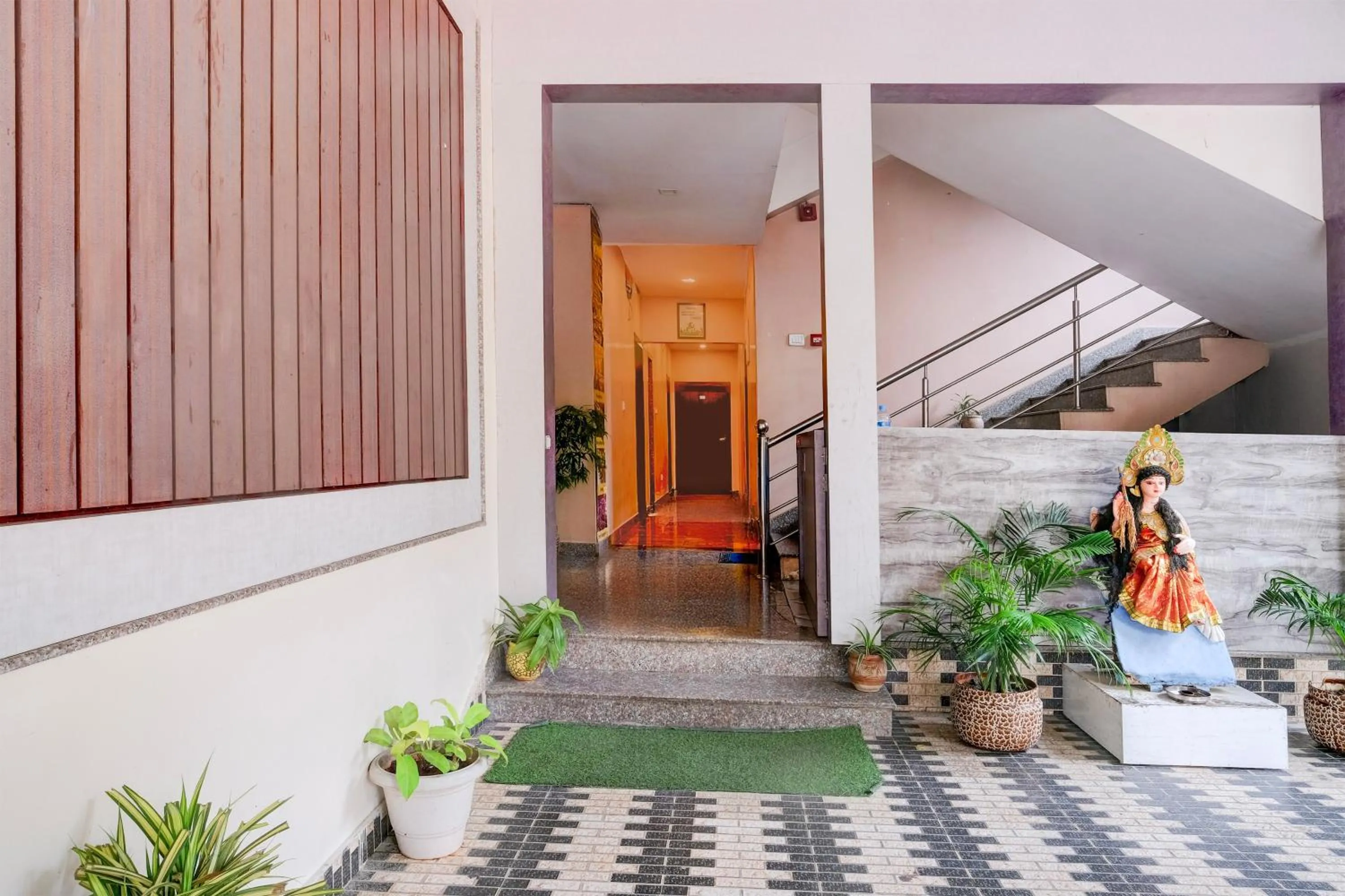 Facade/entrance in Super Townhouse Beltola Tiniali Formerly Hotel Pratishtha