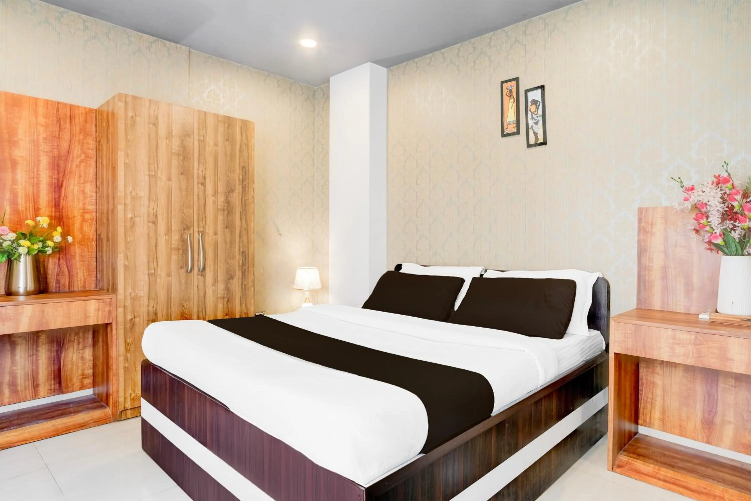Bedroom, Bed in Super Townhouse Beltola Tiniali Formerly Hotel Pratishtha