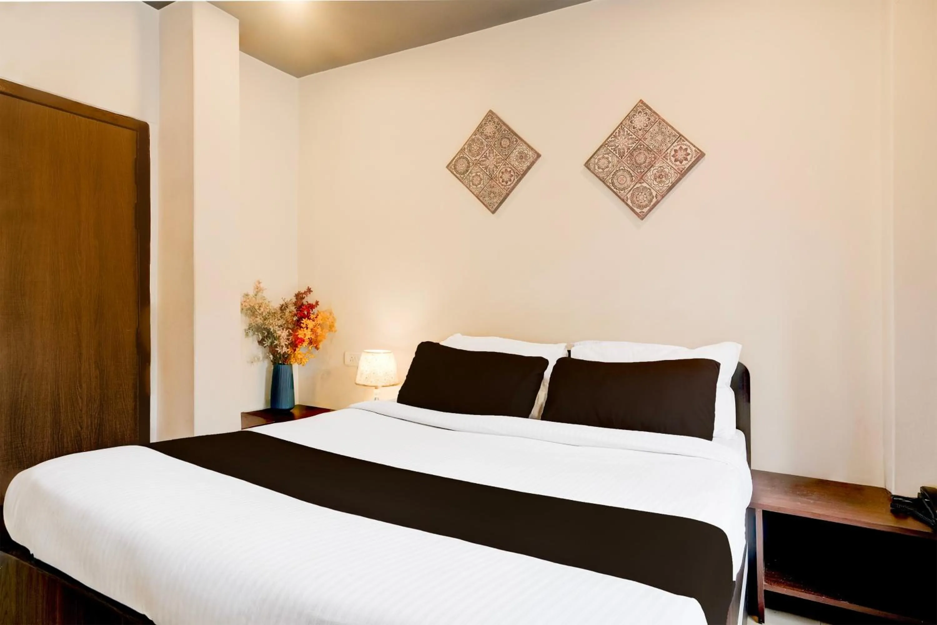 Bedroom, Bed in Super Townhouse Beltola Tiniali Formerly Hotel Pratishtha