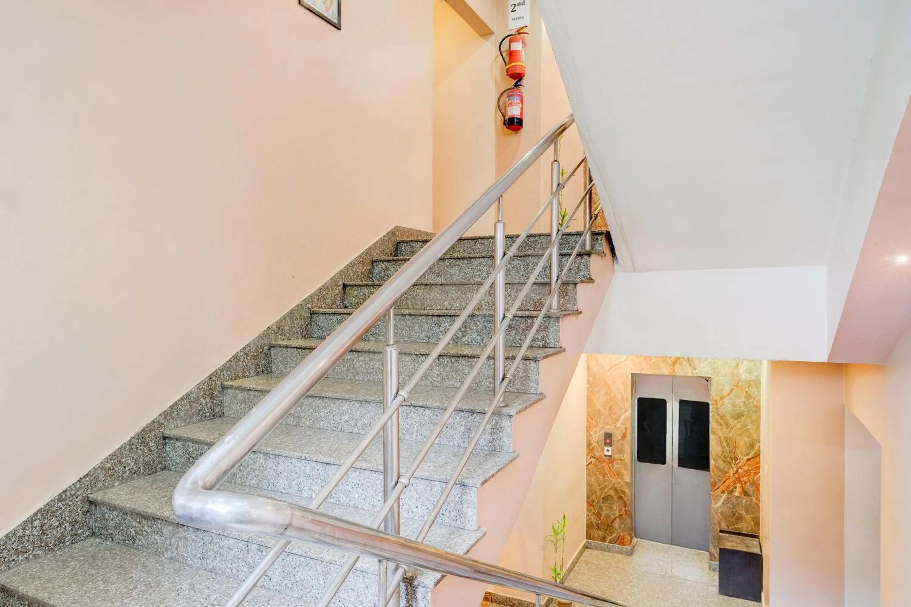 Lobby or reception in Super Townhouse Beltola Tiniali Formerly Hotel Pratishtha