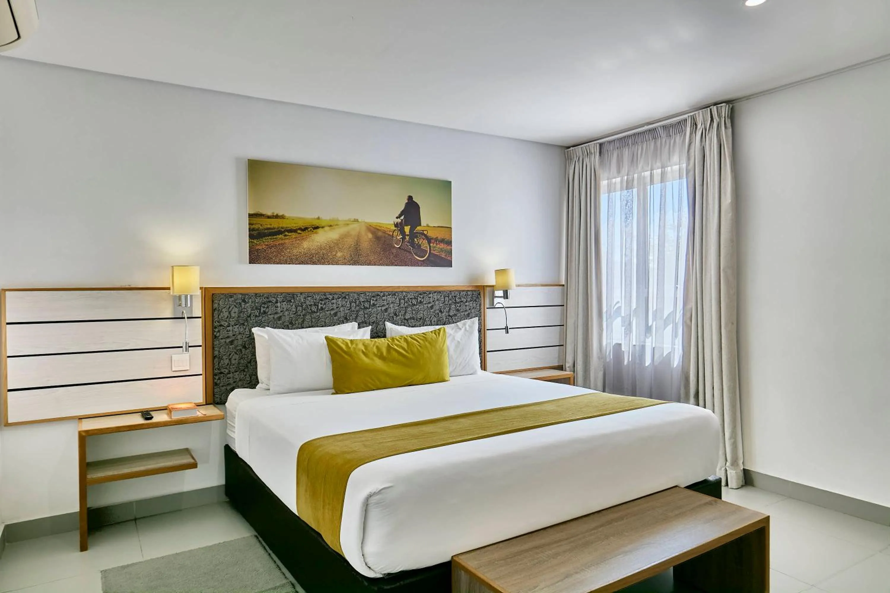 Property building, Bed in Travelodge