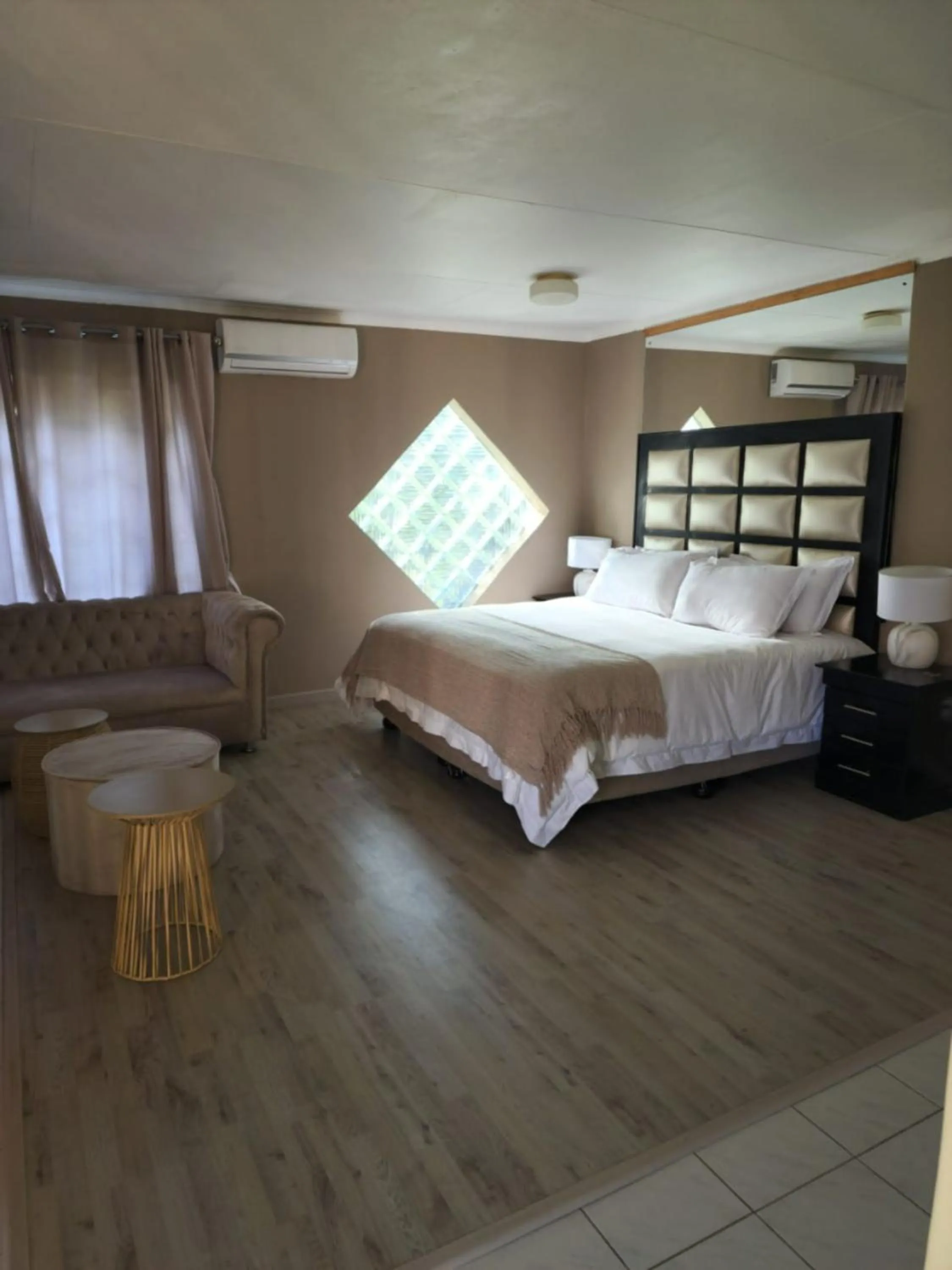 Photo of the whole room, Bed in The Hills Guest House