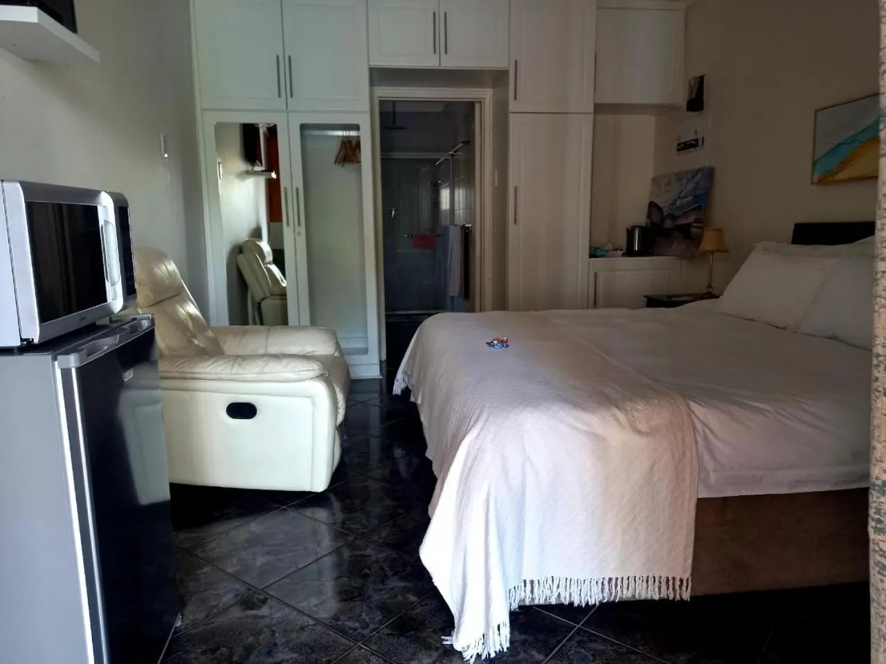 Photo of the whole room, Bed in The Hills Guest House