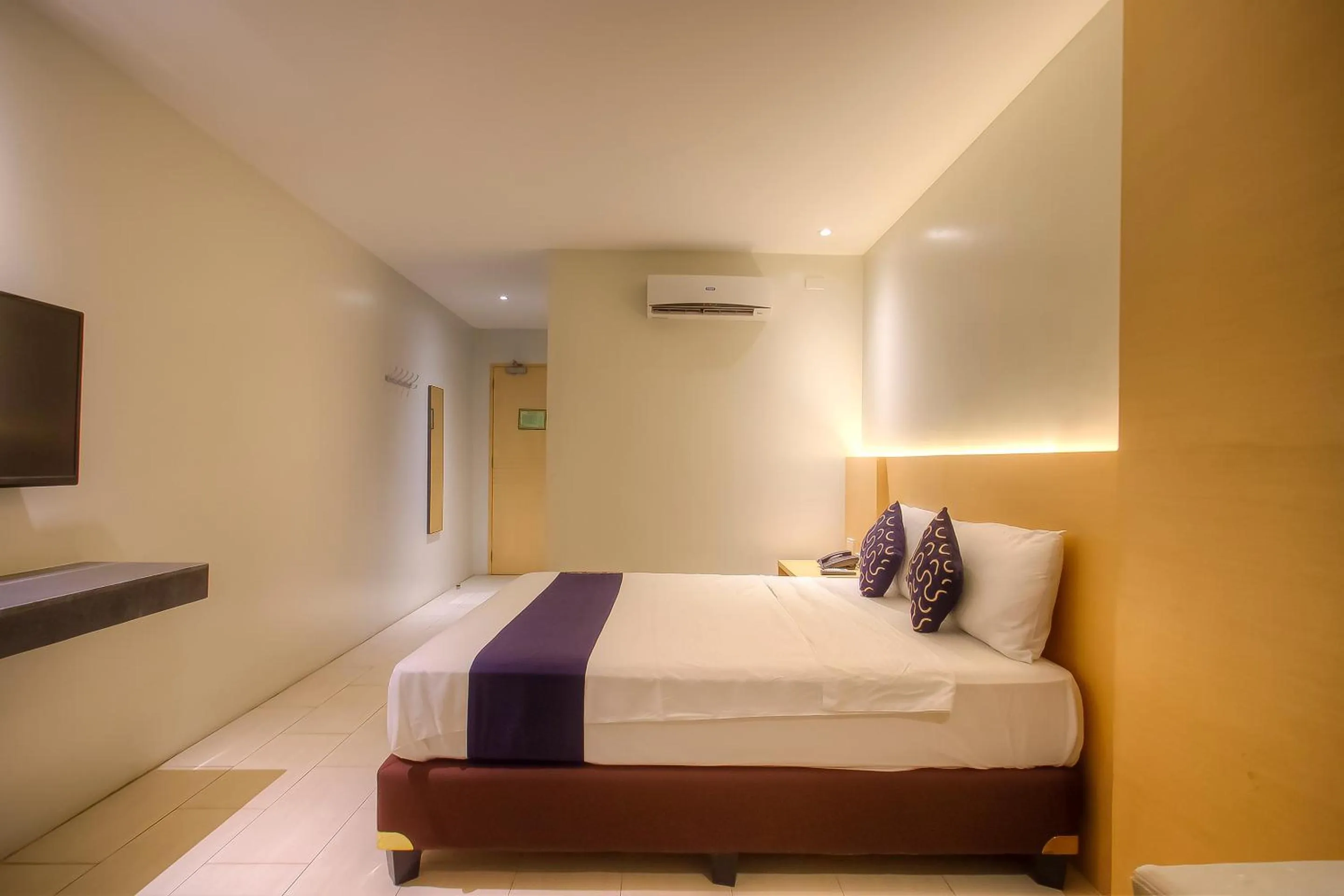 Facade/entrance, Bed in Capital O 827 Speciale Hotel