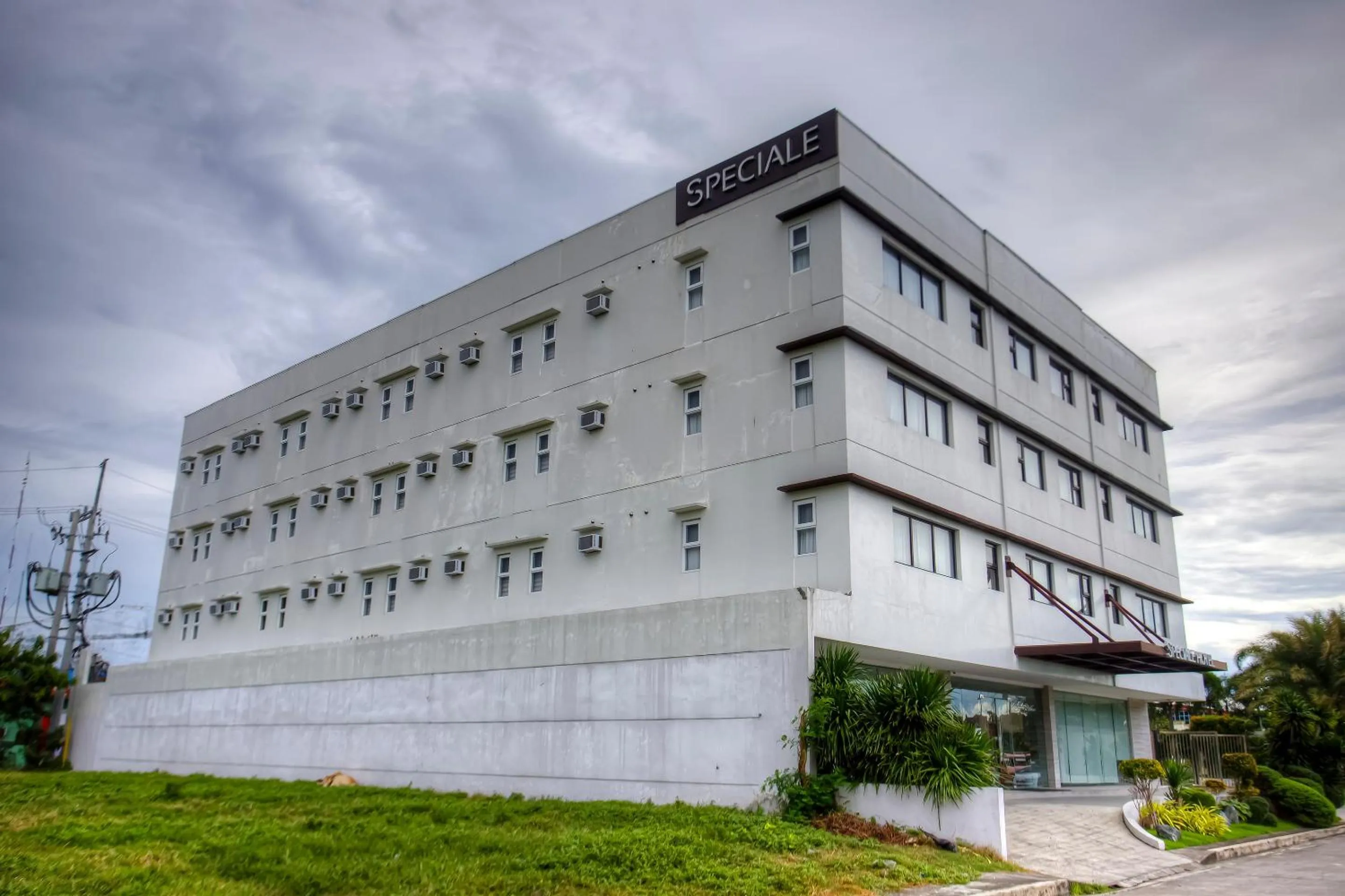 Facade/entrance in Capital O 827 Speciale Hotel