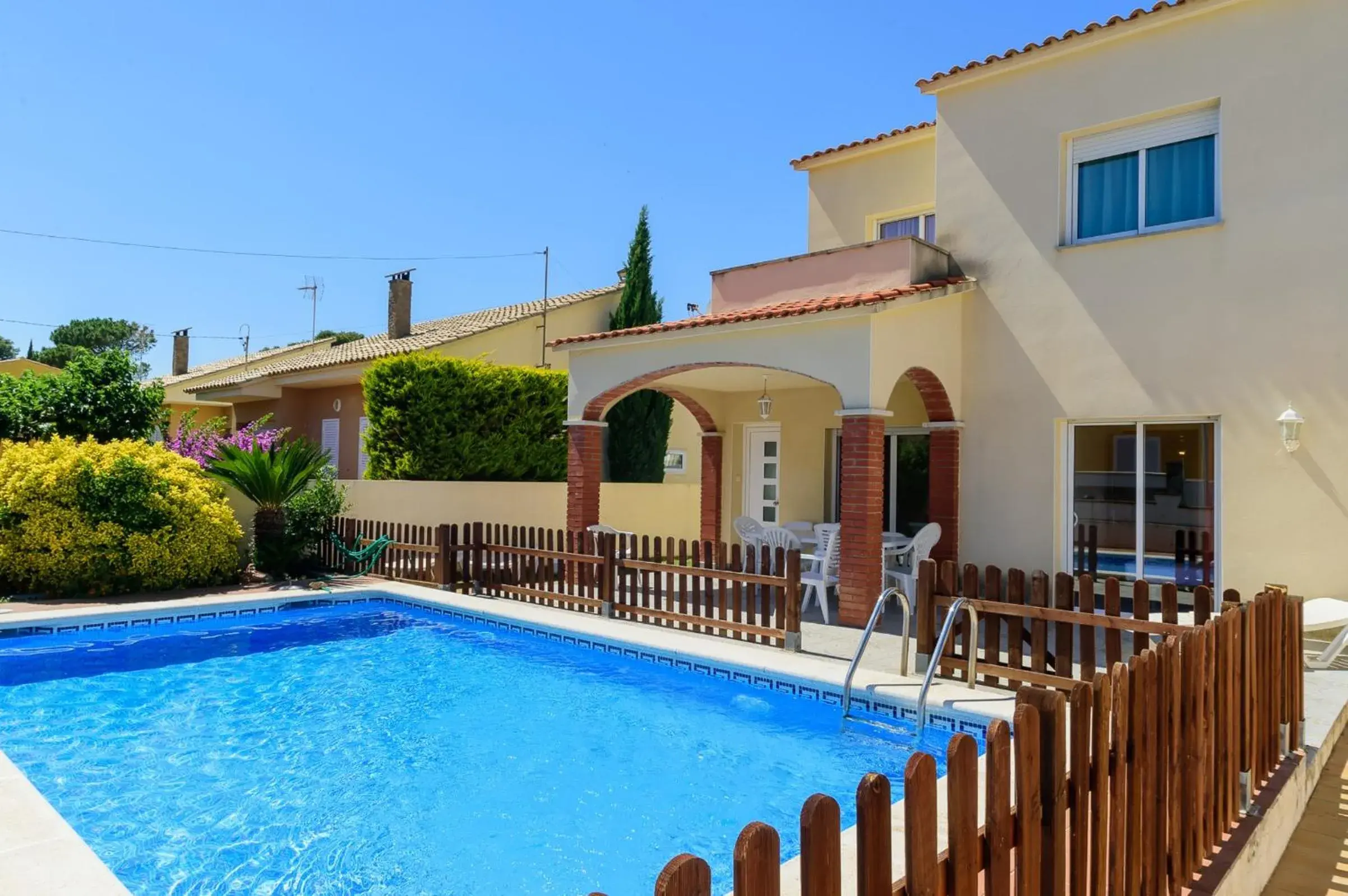 Costabravaforrent Ricardell Costabravaforrent Ricardell