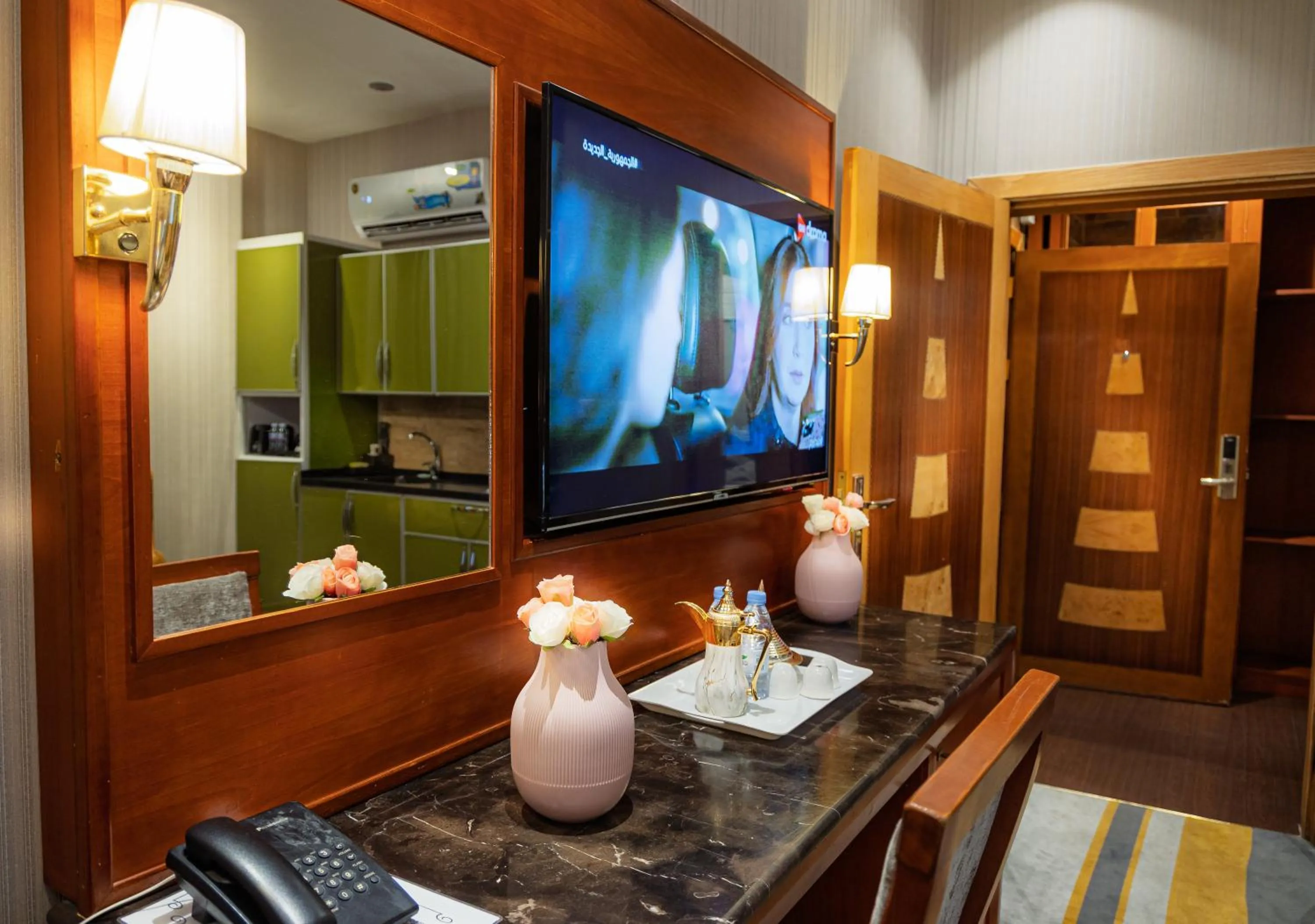 TV and multimedia in شاطيء الحياة للشقق المخدومة